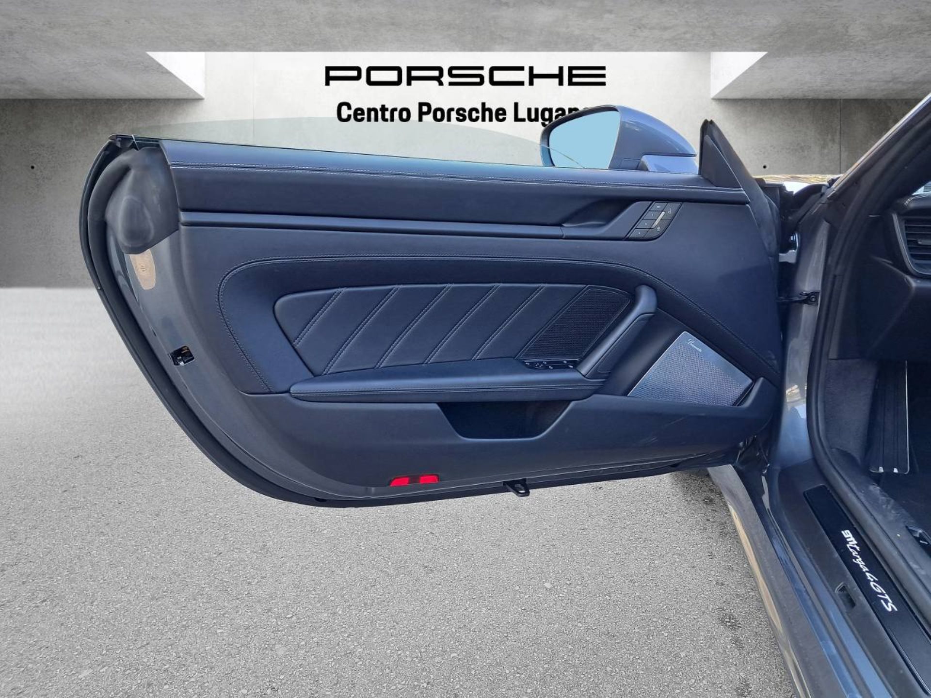 PORSCHE 911 Targa 4 GTS-image-24