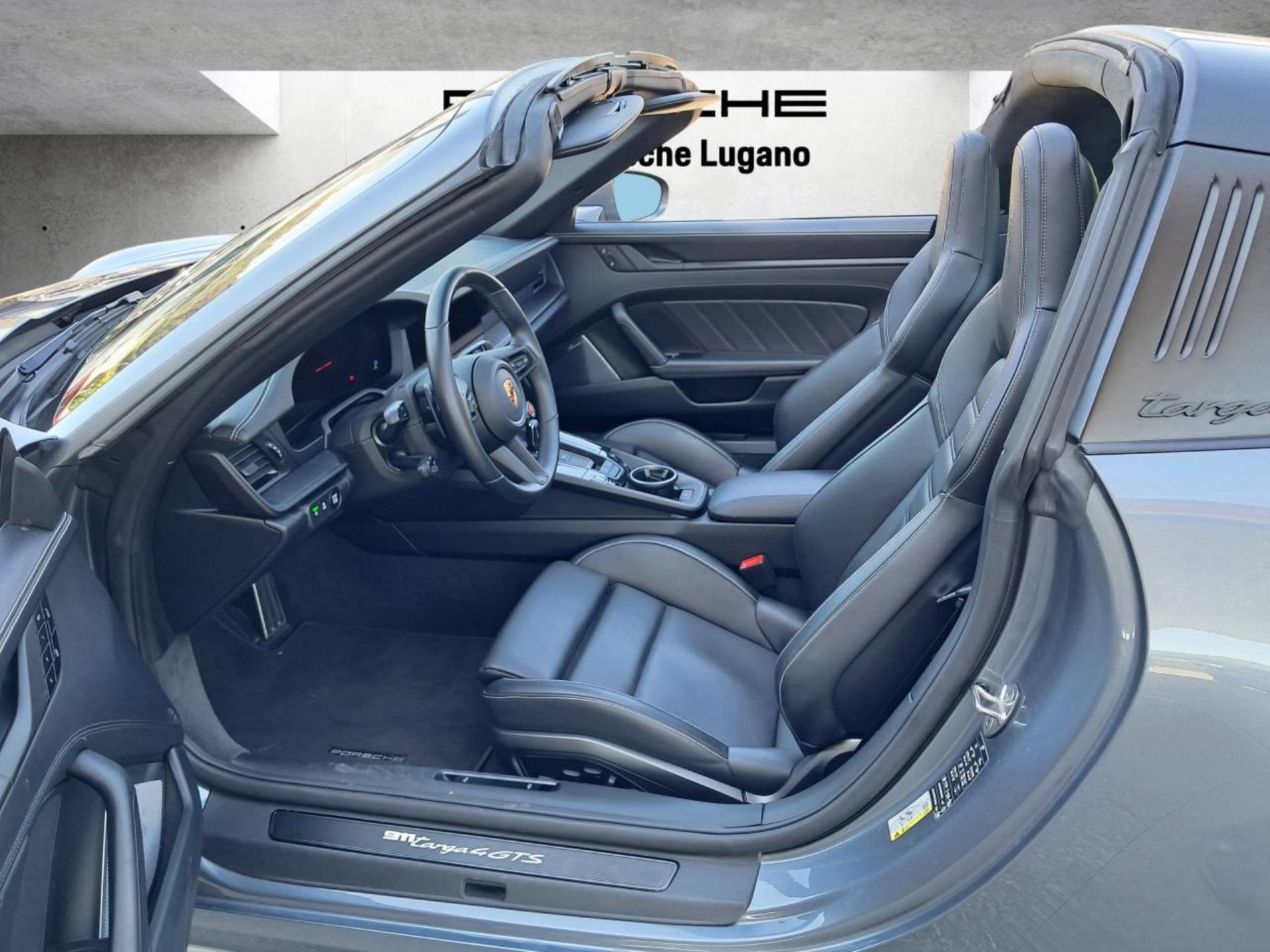 PORSCHE 911 Targa 4 GTS-showroom-element-3