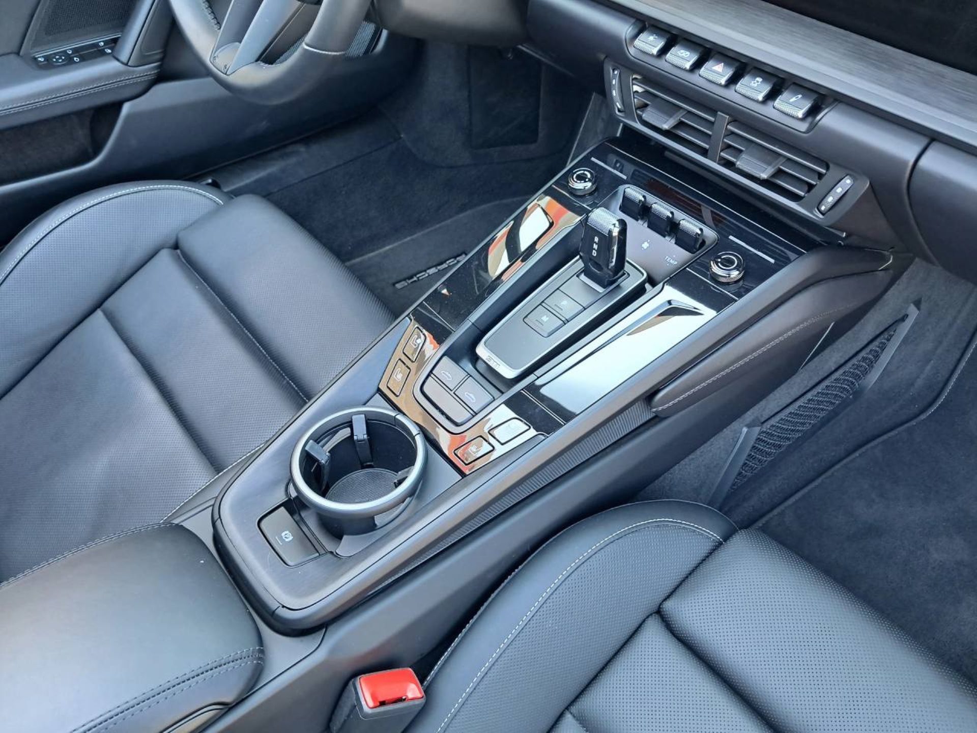PORSCHE 911 Targa 4 GTS-image-17