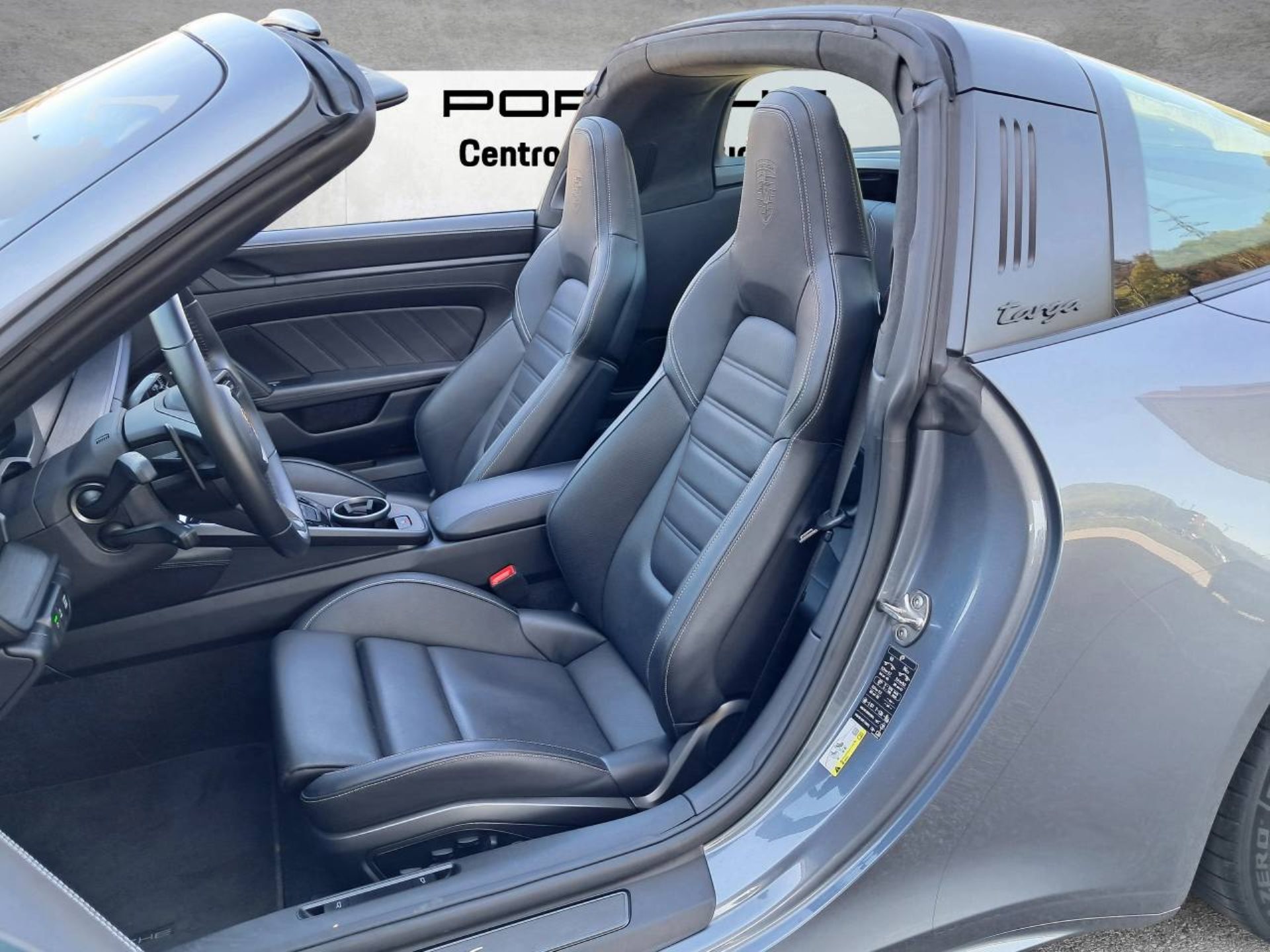 PORSCHE 911 Targa 4 GTS-image-4
