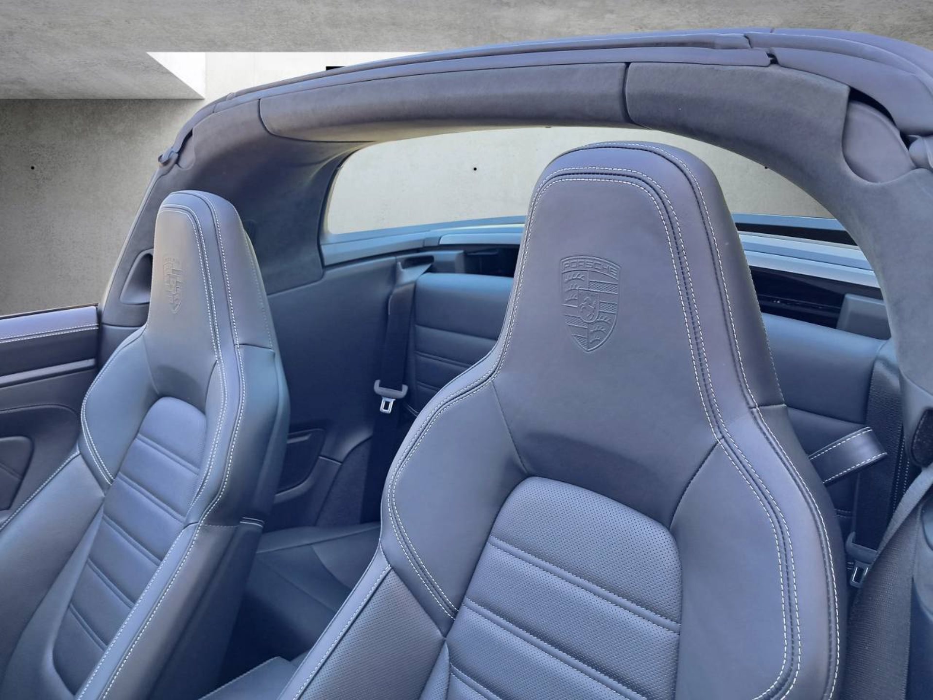 PORSCHE 911 Targa 4 GTS-image-27