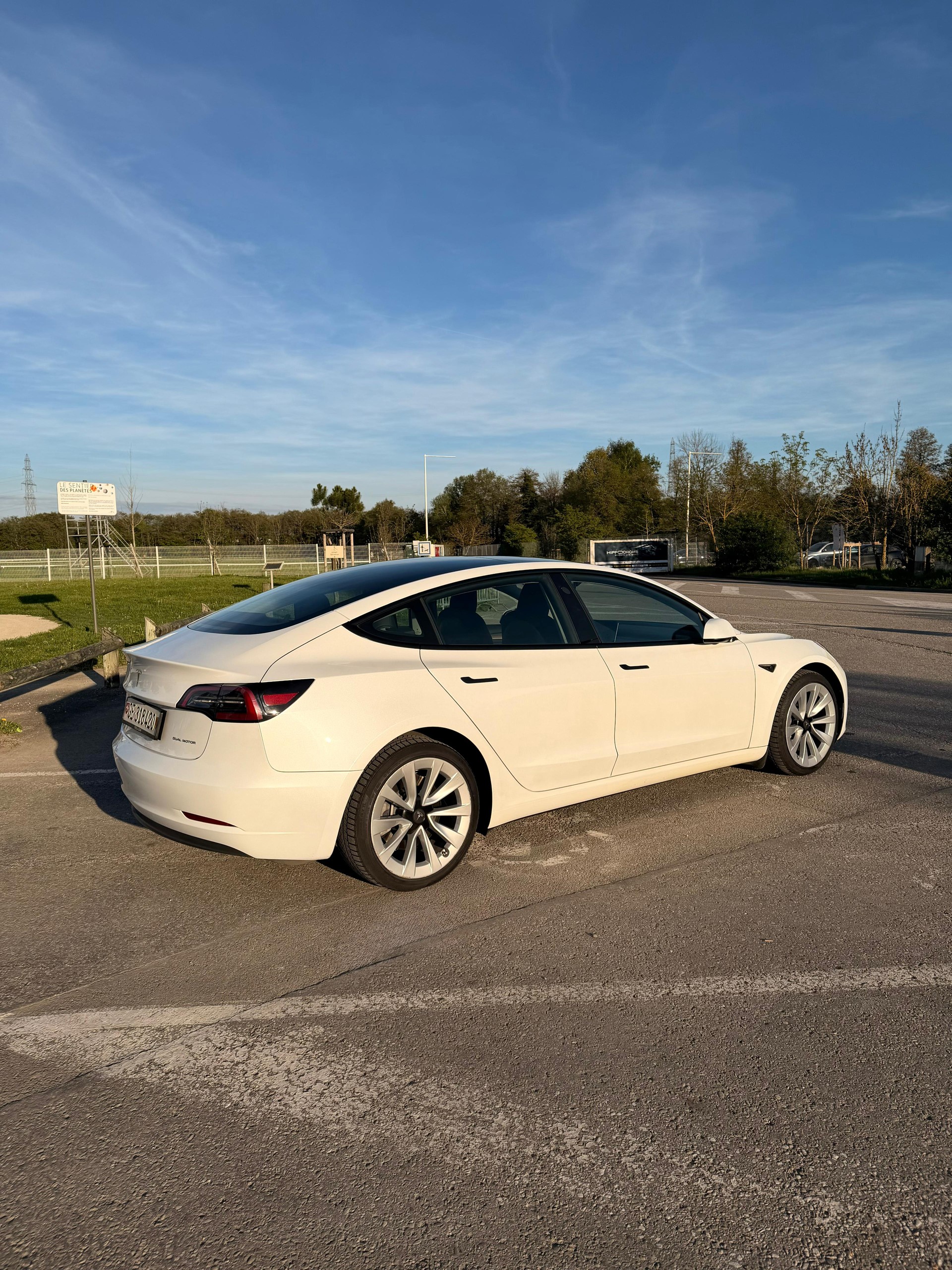TESLA Model 3 Long Range Dual Motor AWD-image-1