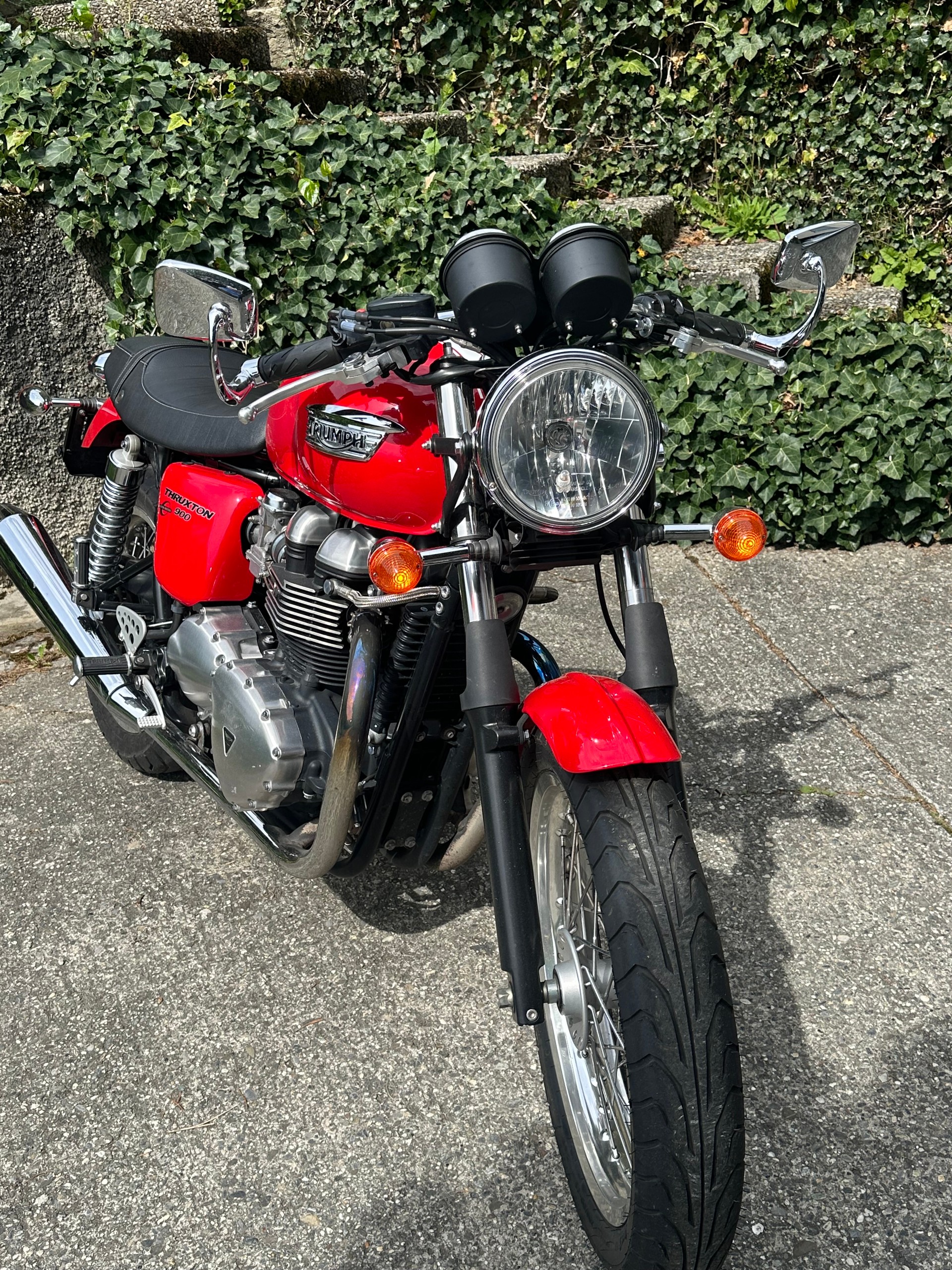 TRIUMPH Thruxton 900 i-image-3