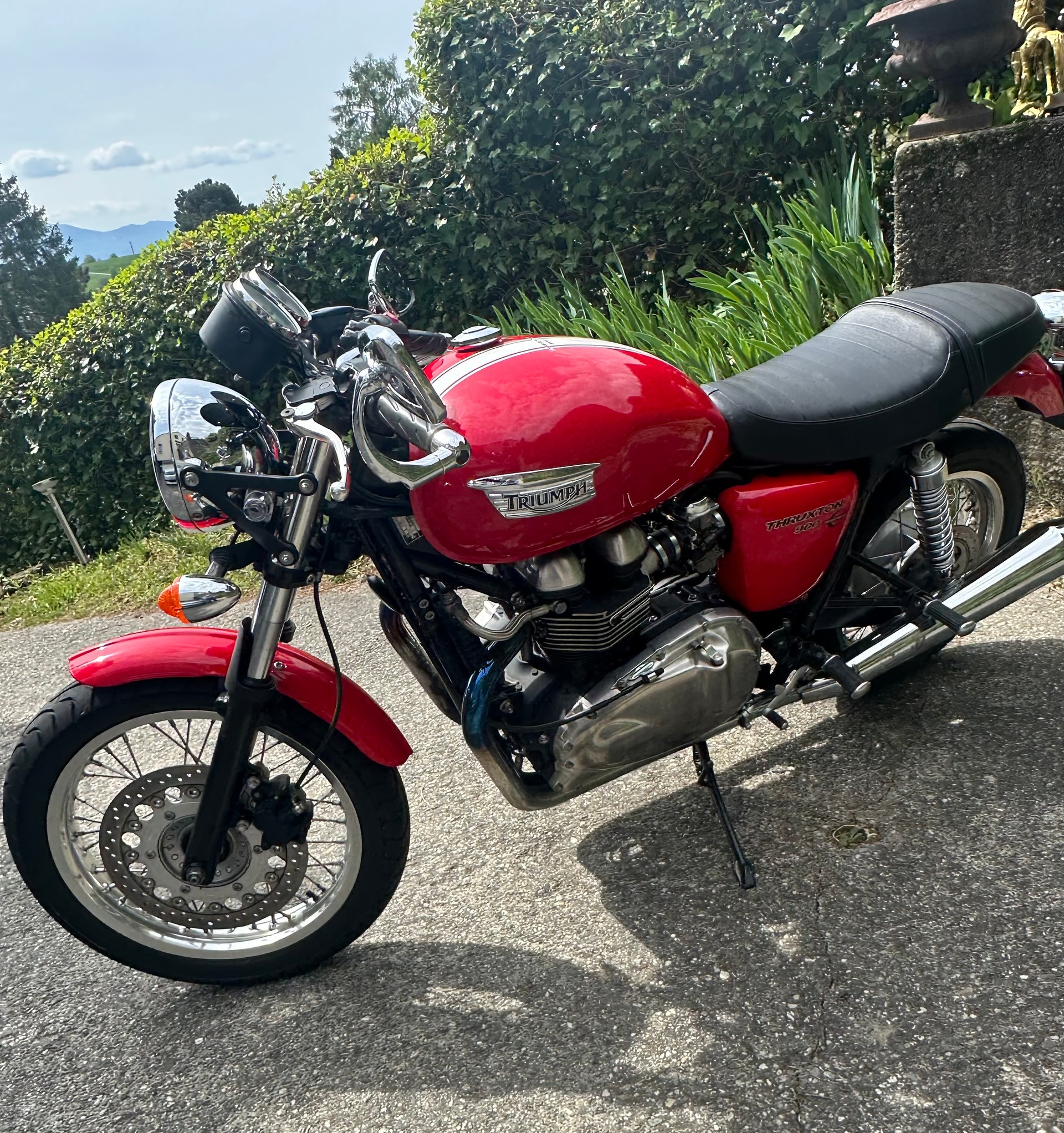TRIUMPH Thruxton 900 i-image-1