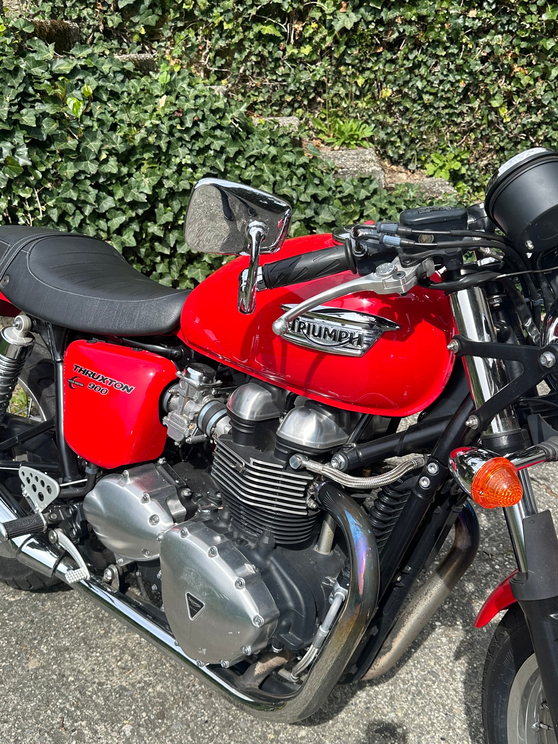 TRIUMPH Thruxton 900 i-image-2