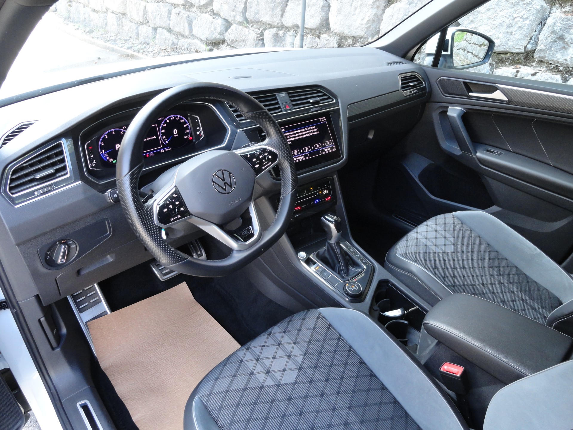 VW Tiguan 2.0TSI R-Line 4Motion DSG-image-6