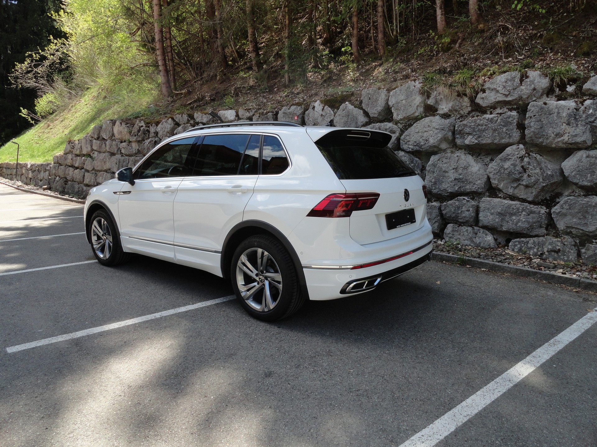 VW Tiguan 2.0TSI R-Line 4Motion DSG-showroom-element-2