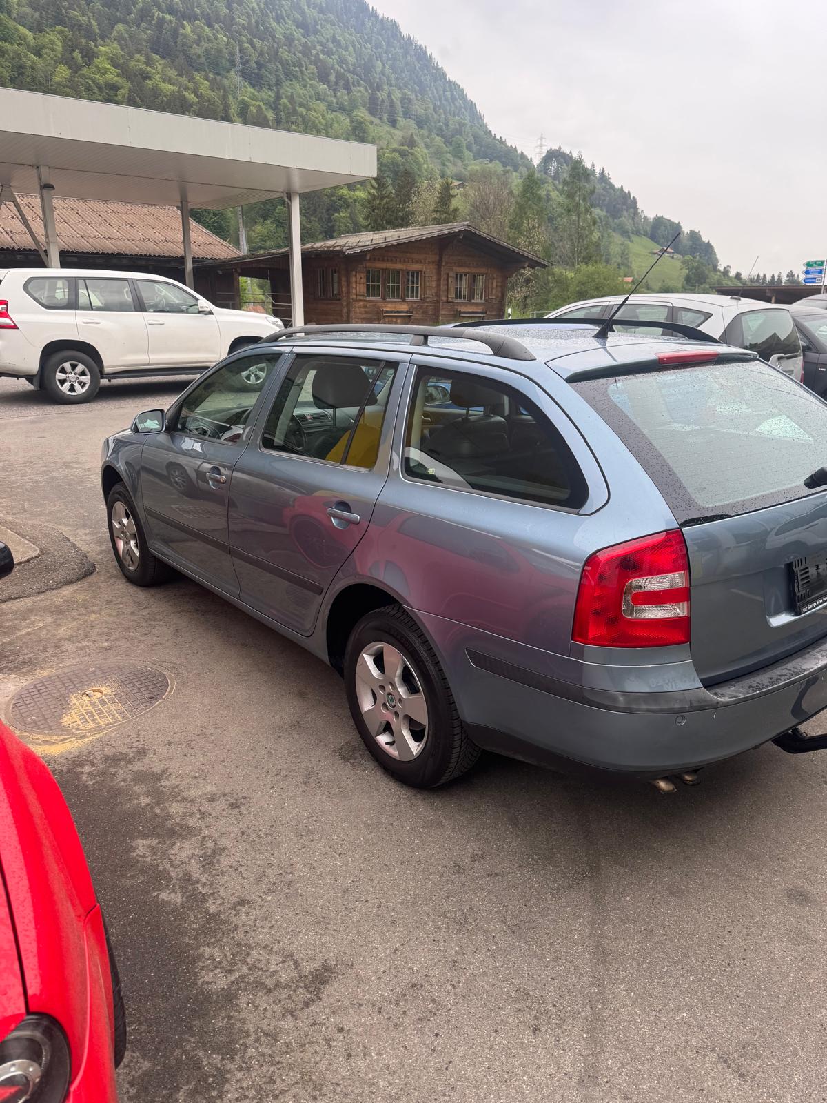 SKODA Octavia 2.0 TDI Swiss Adventure 4x4-showroom-element-3