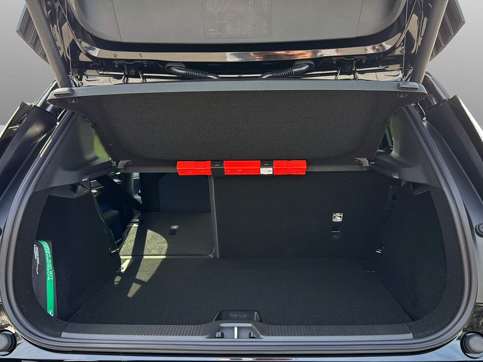 VOLVO EX 30 E60 Plus Swiss Black Edition-image-15