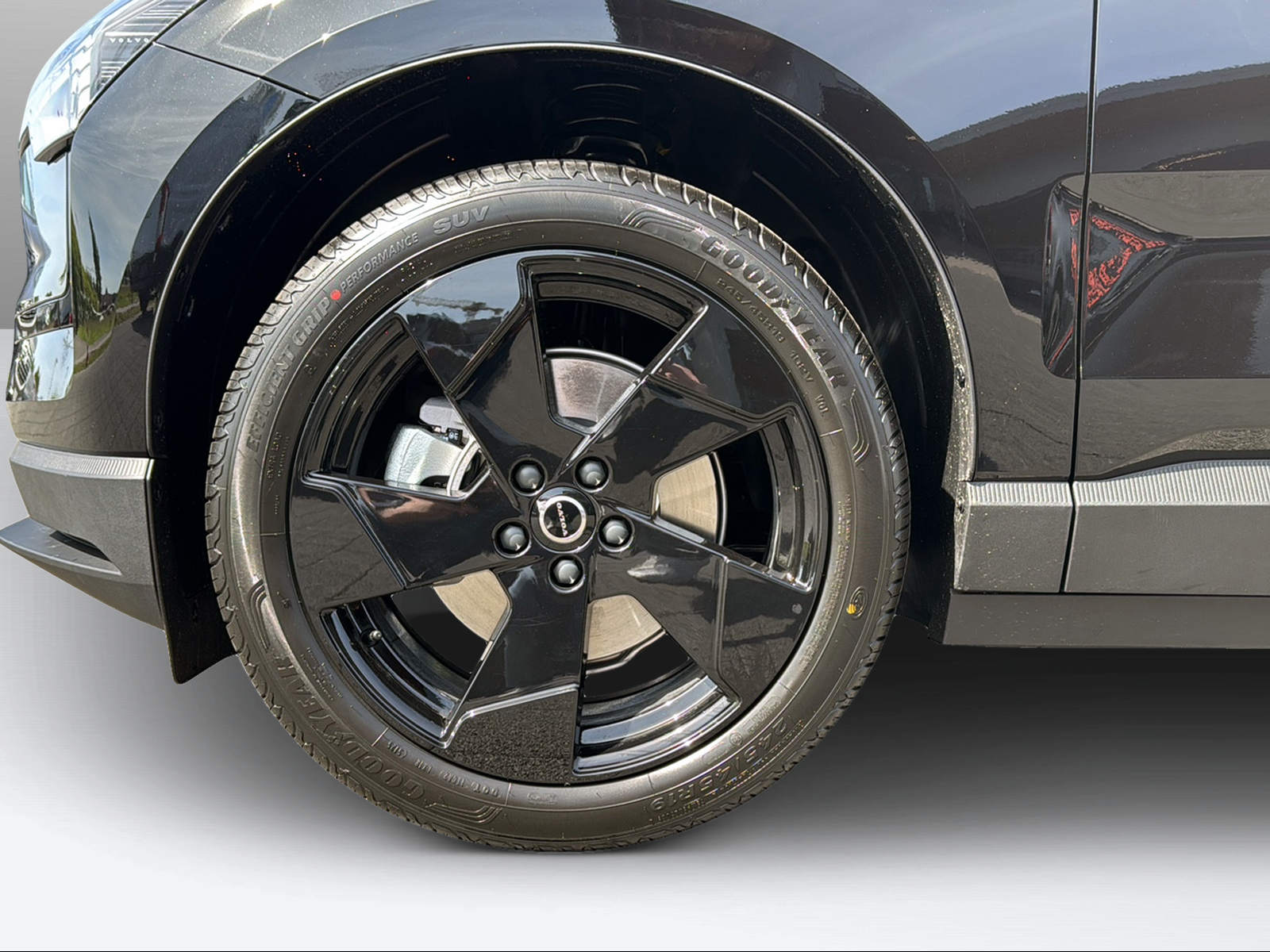 VOLVO EX 30 E60 Plus Swiss Black Edition-image-8
