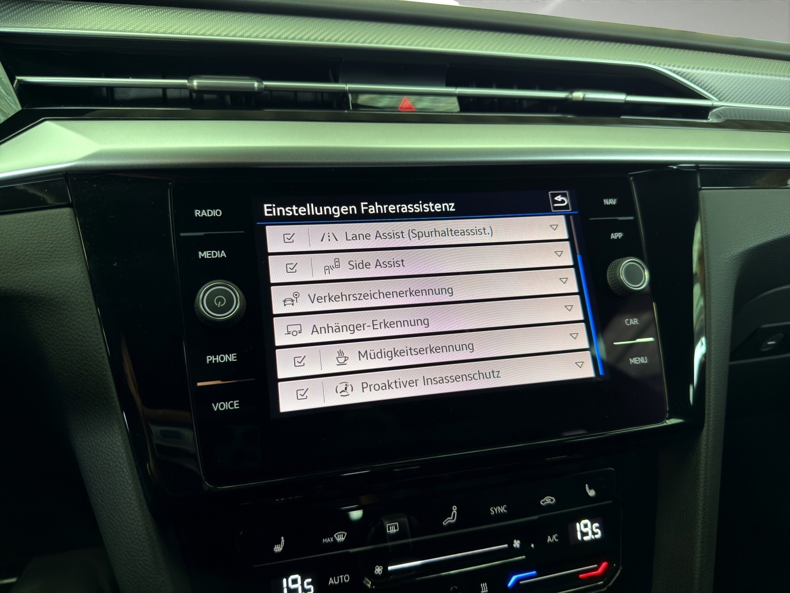 VW Arteon SB 2.0 TDI R-Line 4Motion DSG-image-17