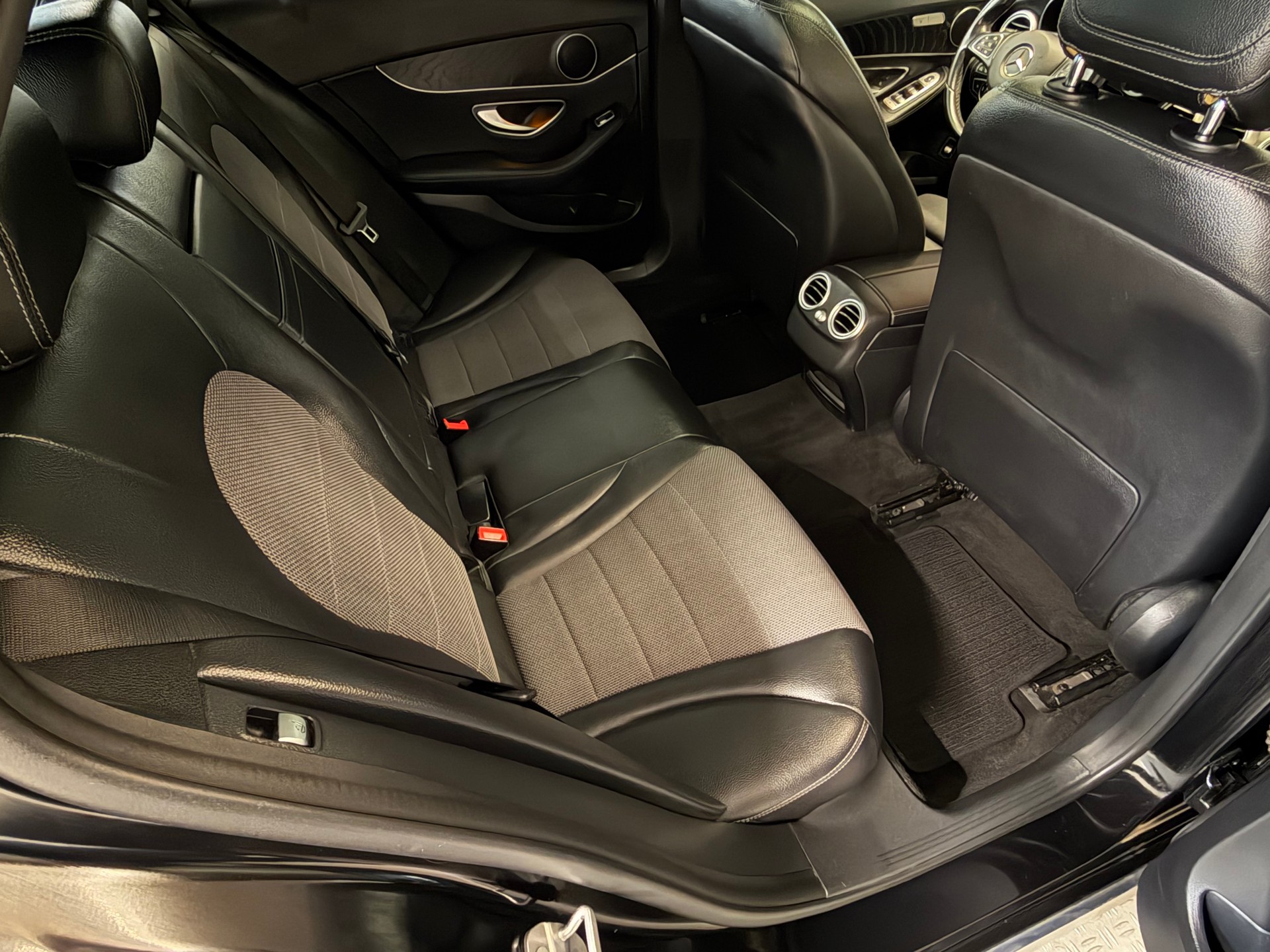 MERCEDES-BENZ C 250 d Avantgarde 4Matic 9G-Tronic-image-12
