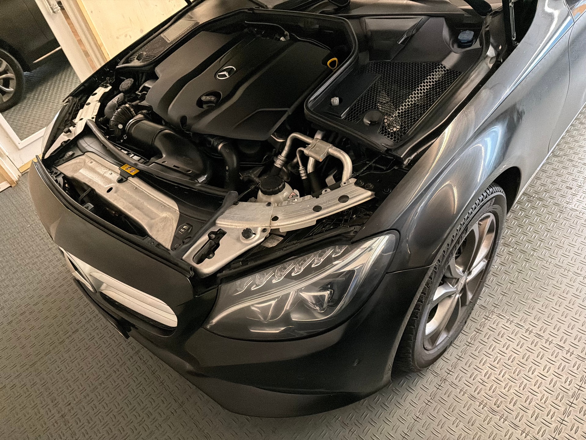 MERCEDES-BENZ C 250 d Avantgarde 4Matic 9G-Tronic-image-15