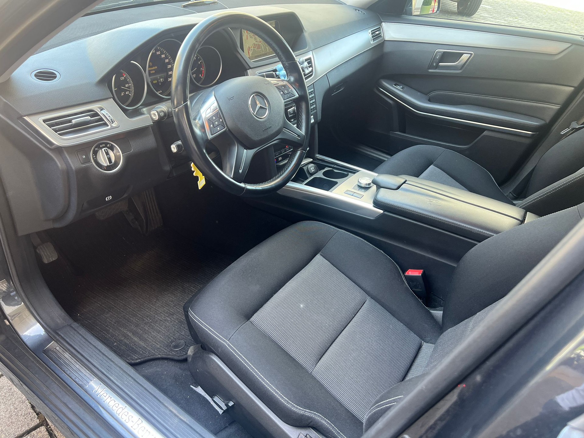 MERCEDES-BENZ E 200 7G-Tronic-image-9