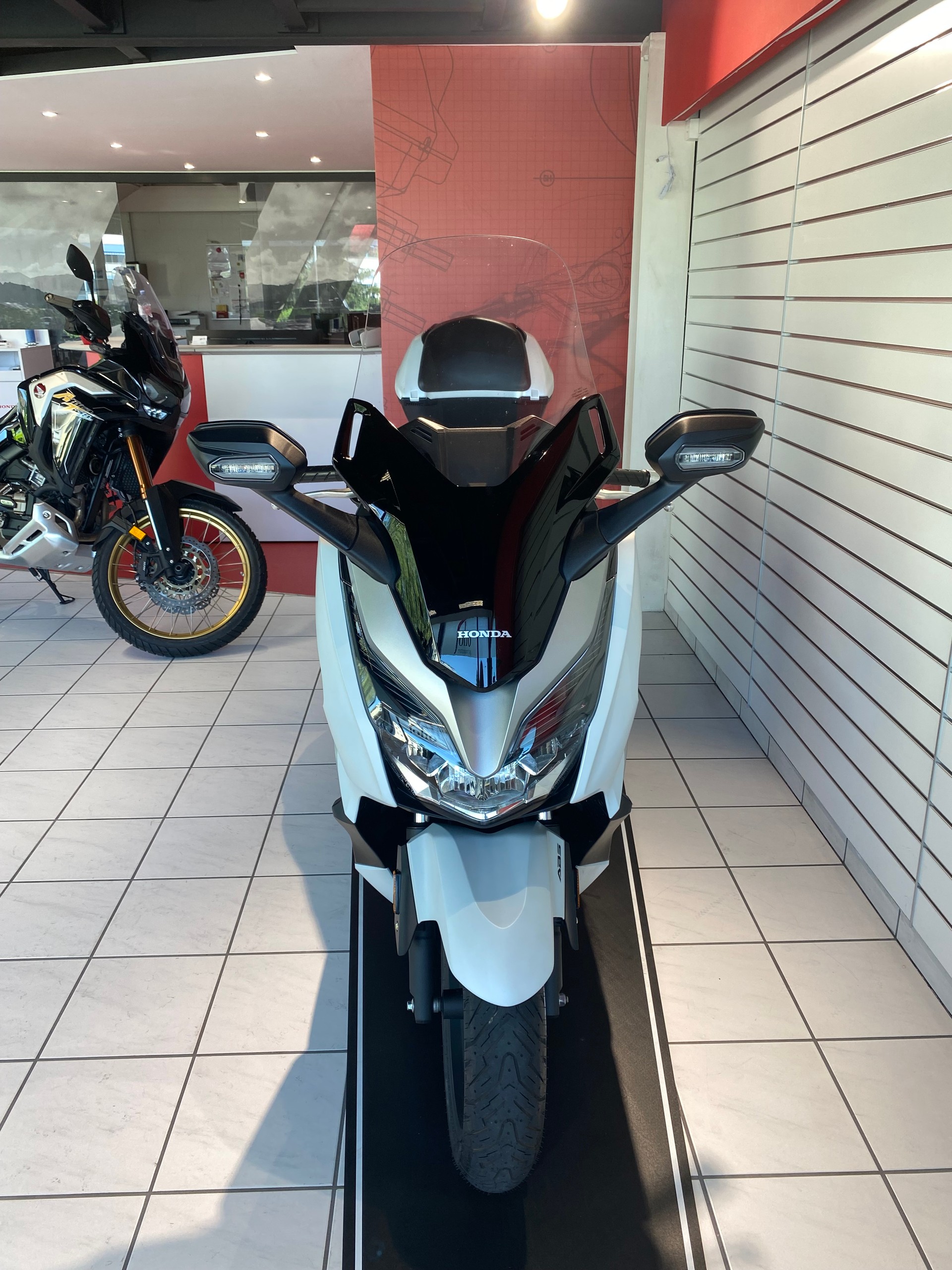 HONDA NSS 300 Forza ABS-image-2