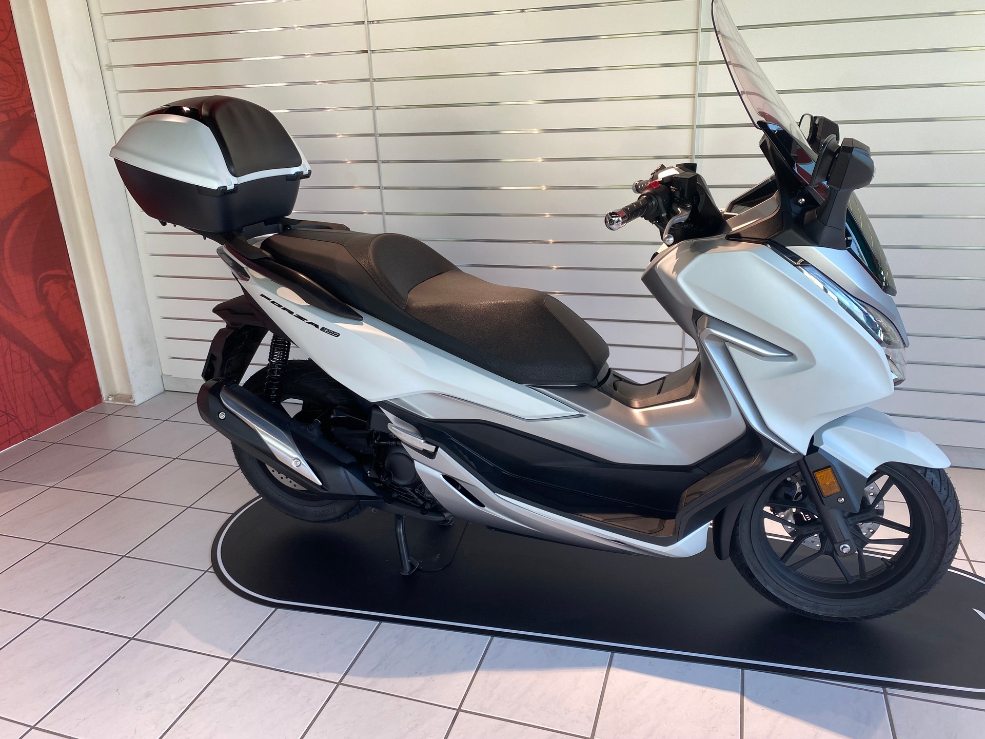 HONDA NSS 300 Forza ABS-image-1