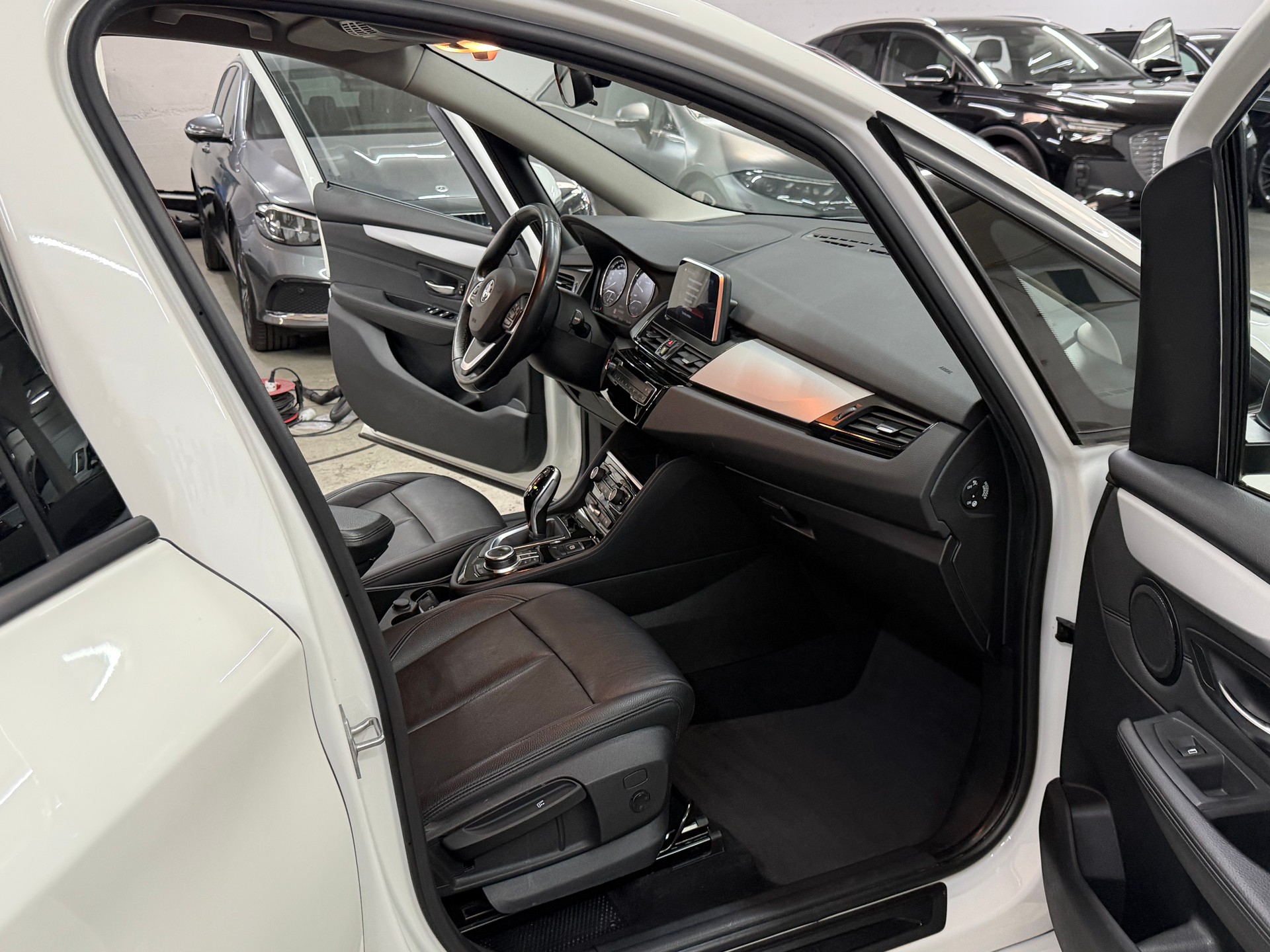 BMW 220d xDrive Gran Tourer Steptronic-image-14