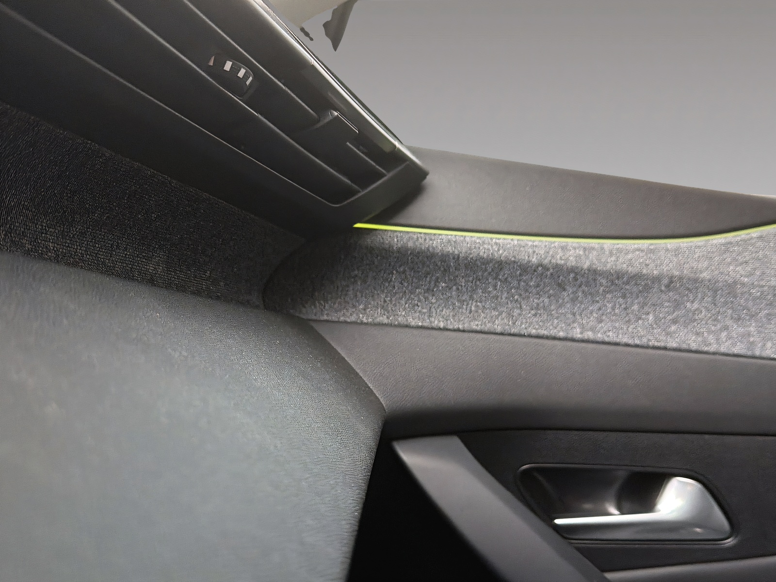 PEUGEOT 408 1.6 PHEV 180 Allure Pack-image-13