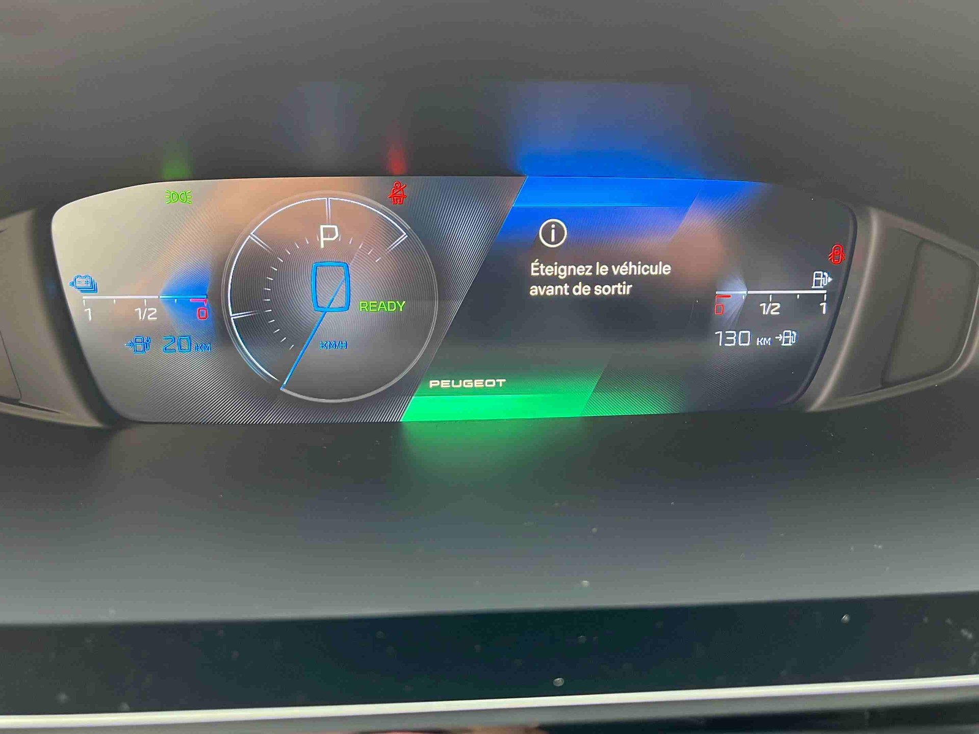 PEUGEOT 408 1.6 PHEV 180 Allure Pack-image-8