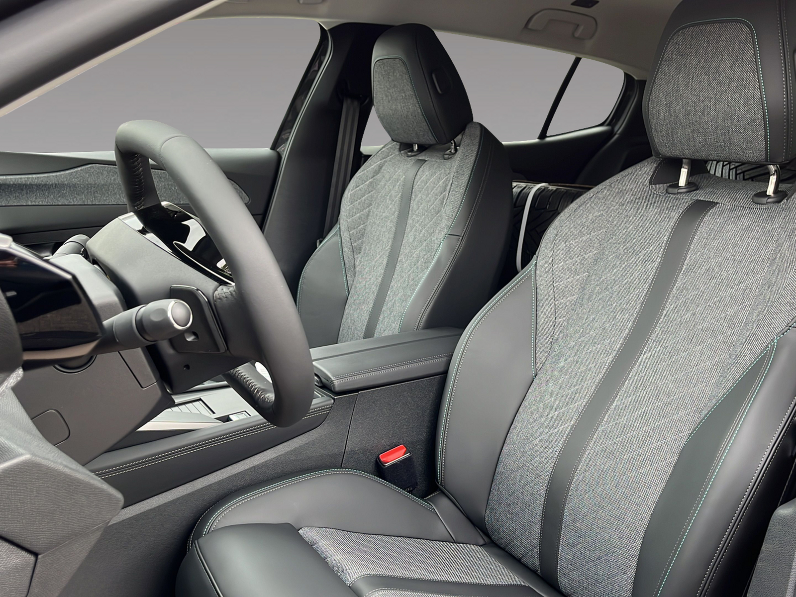 PEUGEOT 408 1.6 PHEV 180 Allure Pack-image-10