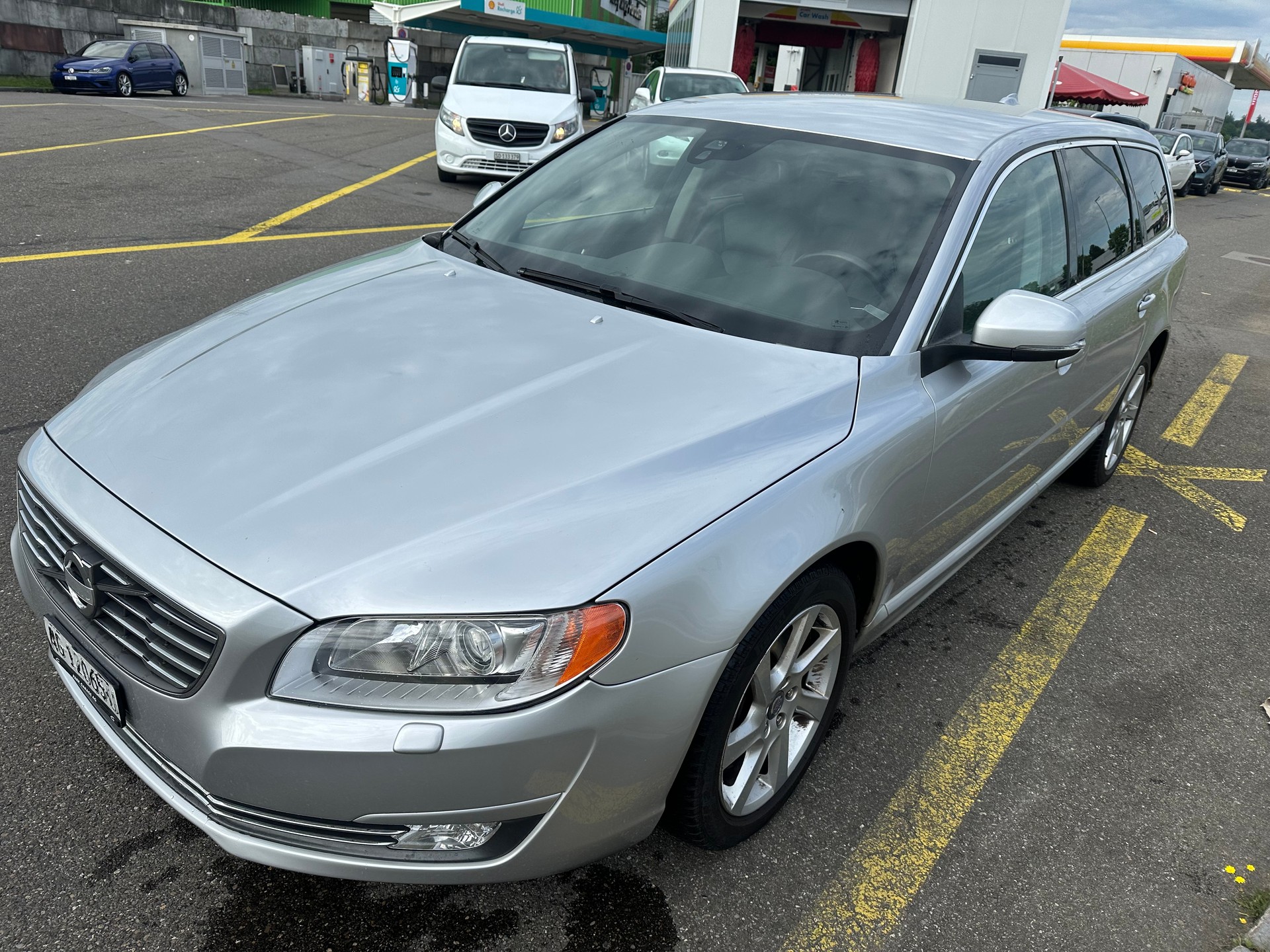 VOLVO V70 D5 AWD Summum Geartronic-image-1