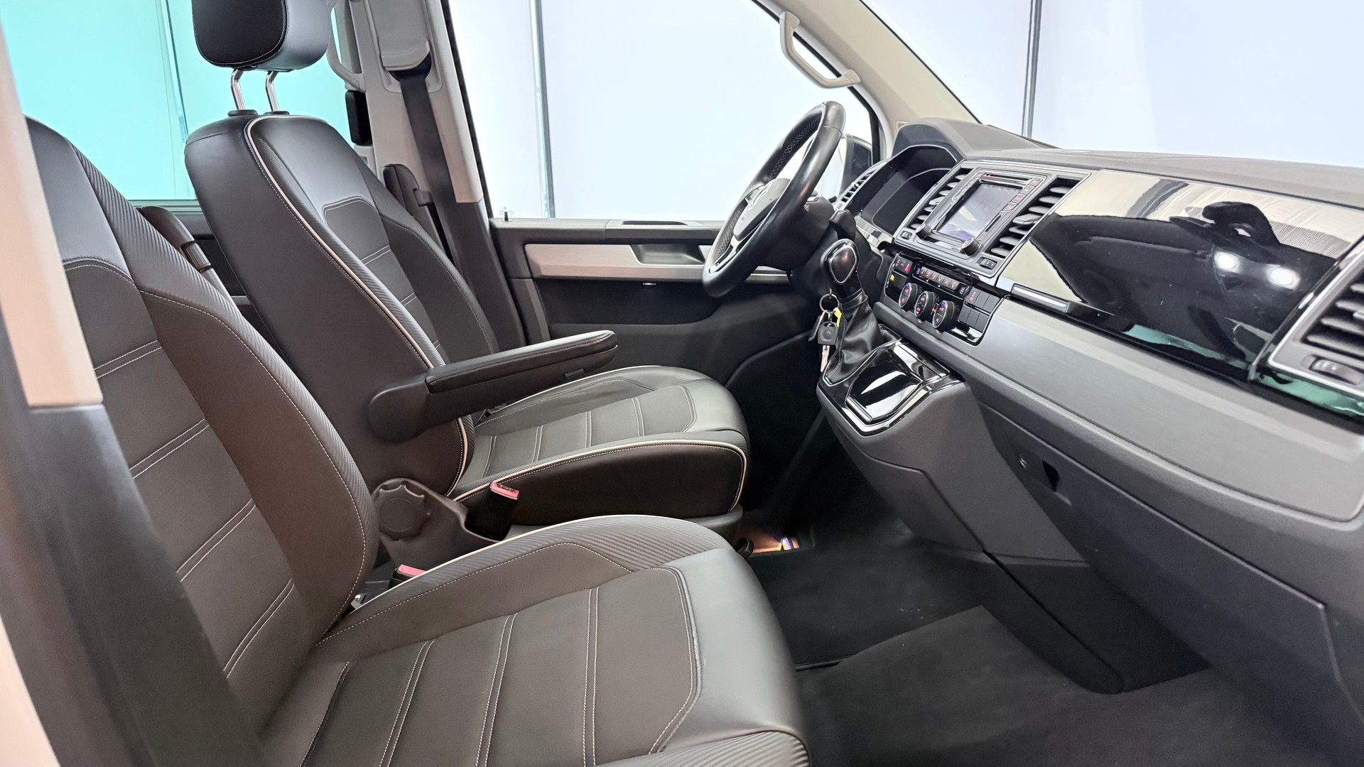 VW T6 Multivan 2.0 TDI 204 CL Edition DSG 4m-showroom-element-1