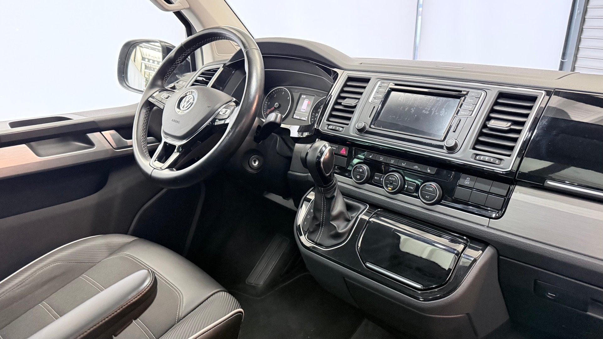 VW T6 Multivan 2.0 TDI 204 CL Edition DSG 4m-showroom-element-2