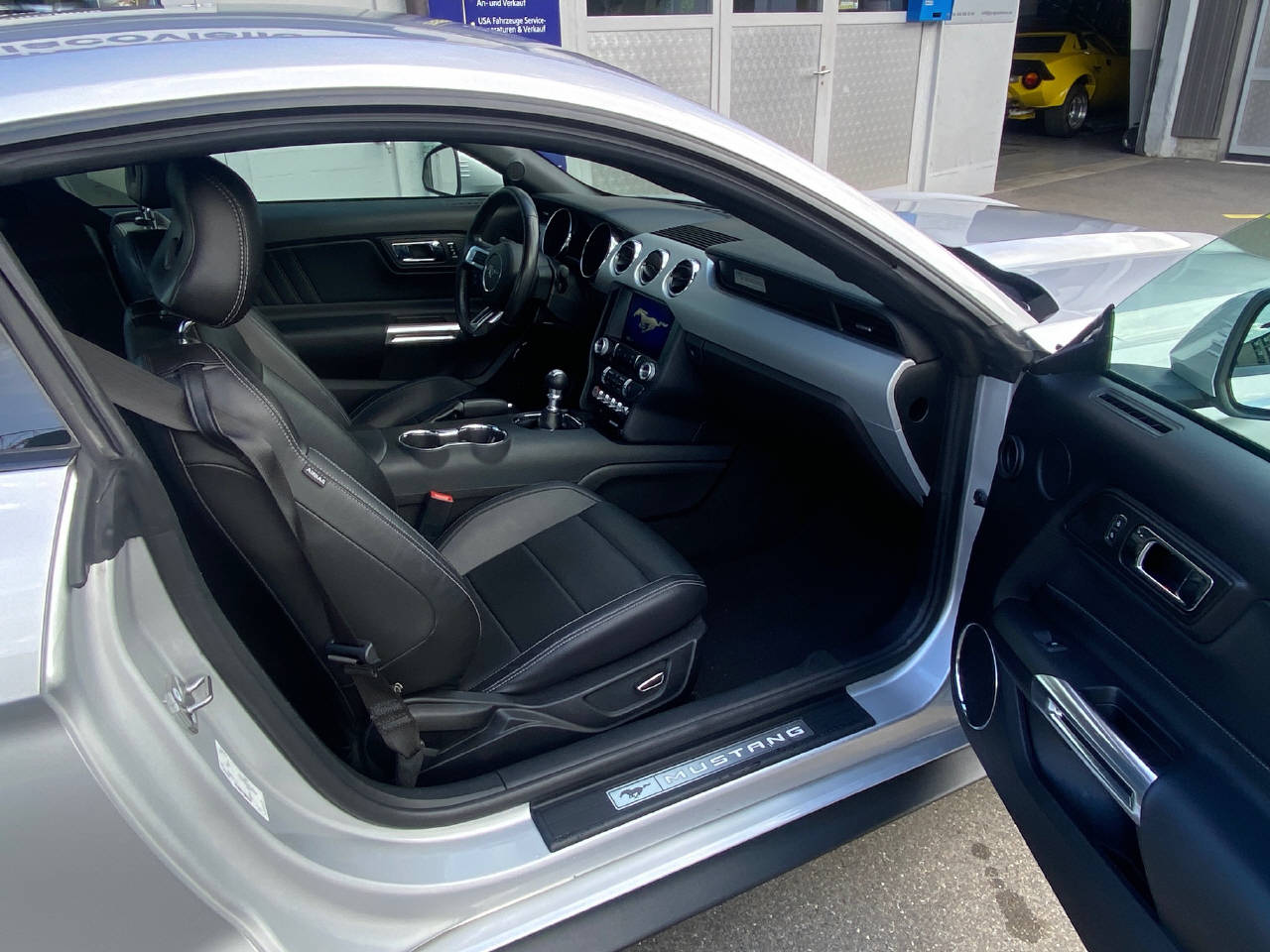 FORD Mustang Coupé 2.3 EcoBoost-image-8