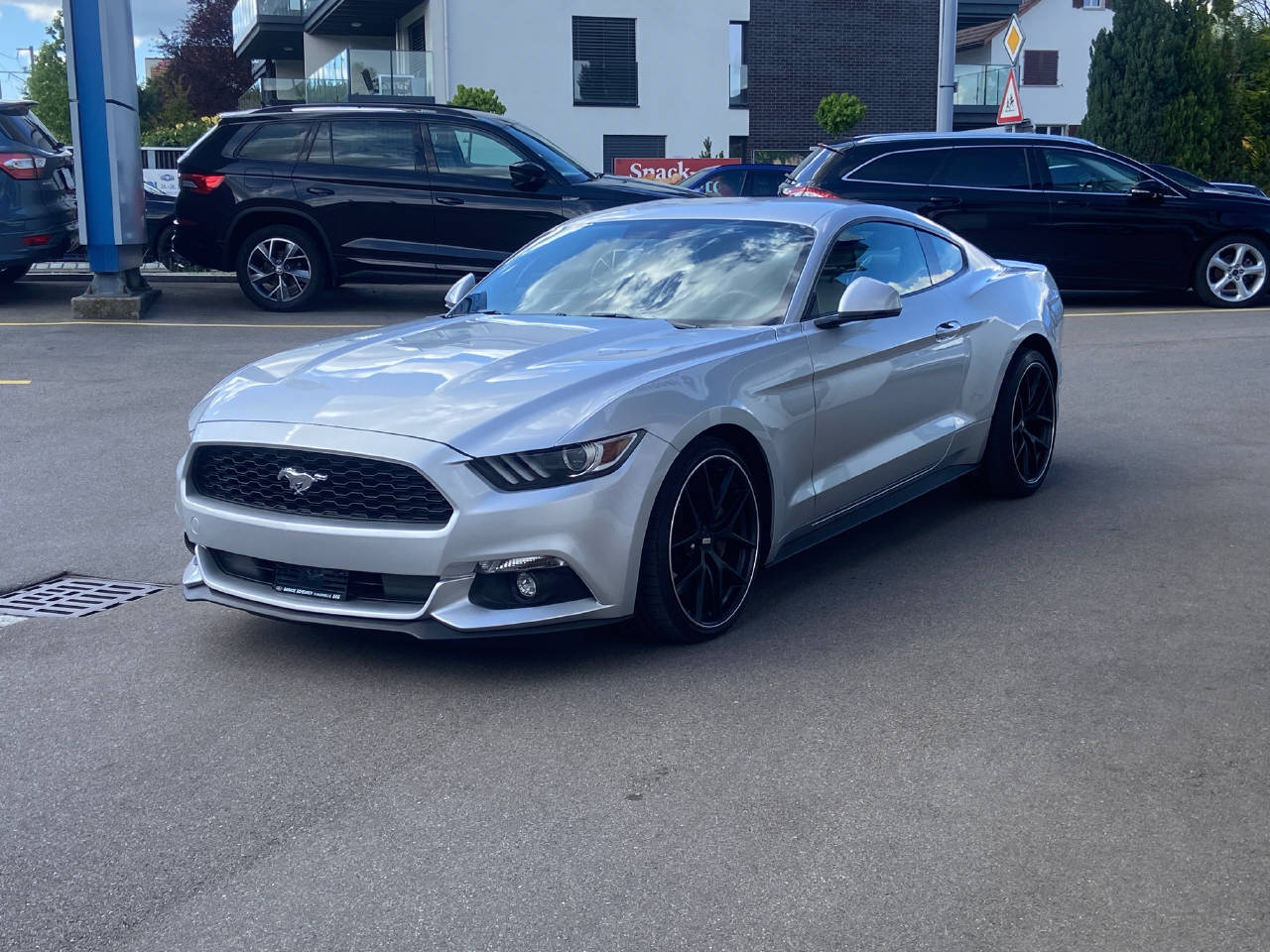 FORD Mustang Coupé 2.3 EcoBoost-image-2