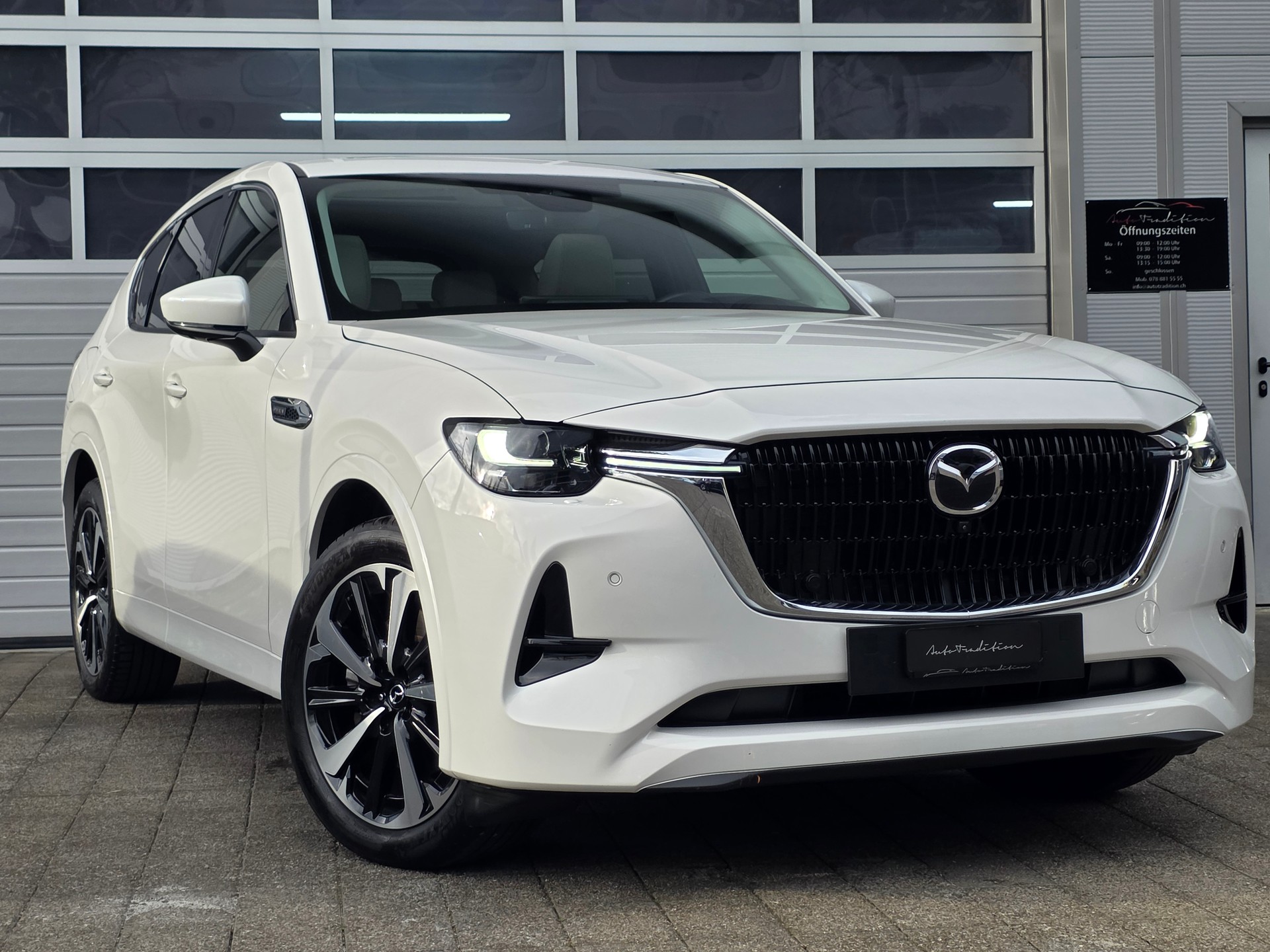 MAZDA CX-60 e-Skyactiv PHEV 327 AWD Takumi PLUS ** VOLLAUSSTATUNG|EL.- AHK|SITZKÜHLUNG| BOSE| KOMFORT+SAFETY PAK.|GARANTIE BIS 09.2028-showroom-element-1