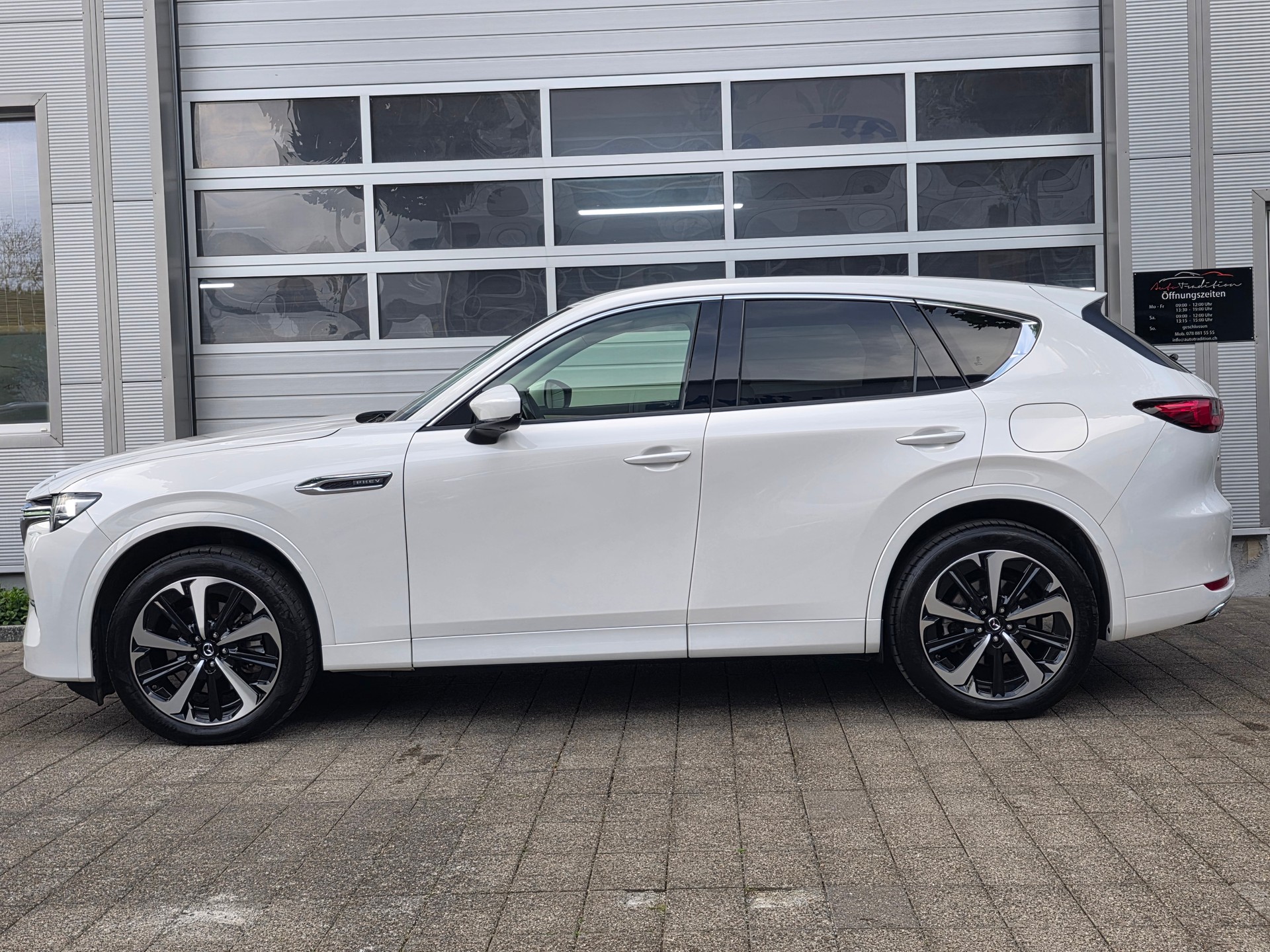 MAZDA CX-60 e-Skyactiv PHEV 327 AWD Takumi PLUS ** VOLLAUSSTATUNG|EL.- AHK|SITZKÜHLUNG| BOSE| KOMFORT+SAFETY PAK.|GARANTIE BIS 09.2028-showroom-element-2