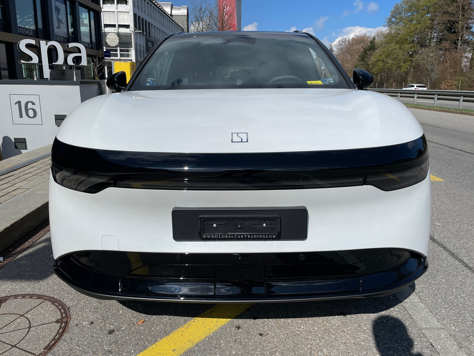 ZEEKR 7X 100kWh Privilege AWD mit Comfort und Cockpitpaket, AHK, Modell 2026-showroom-element-1