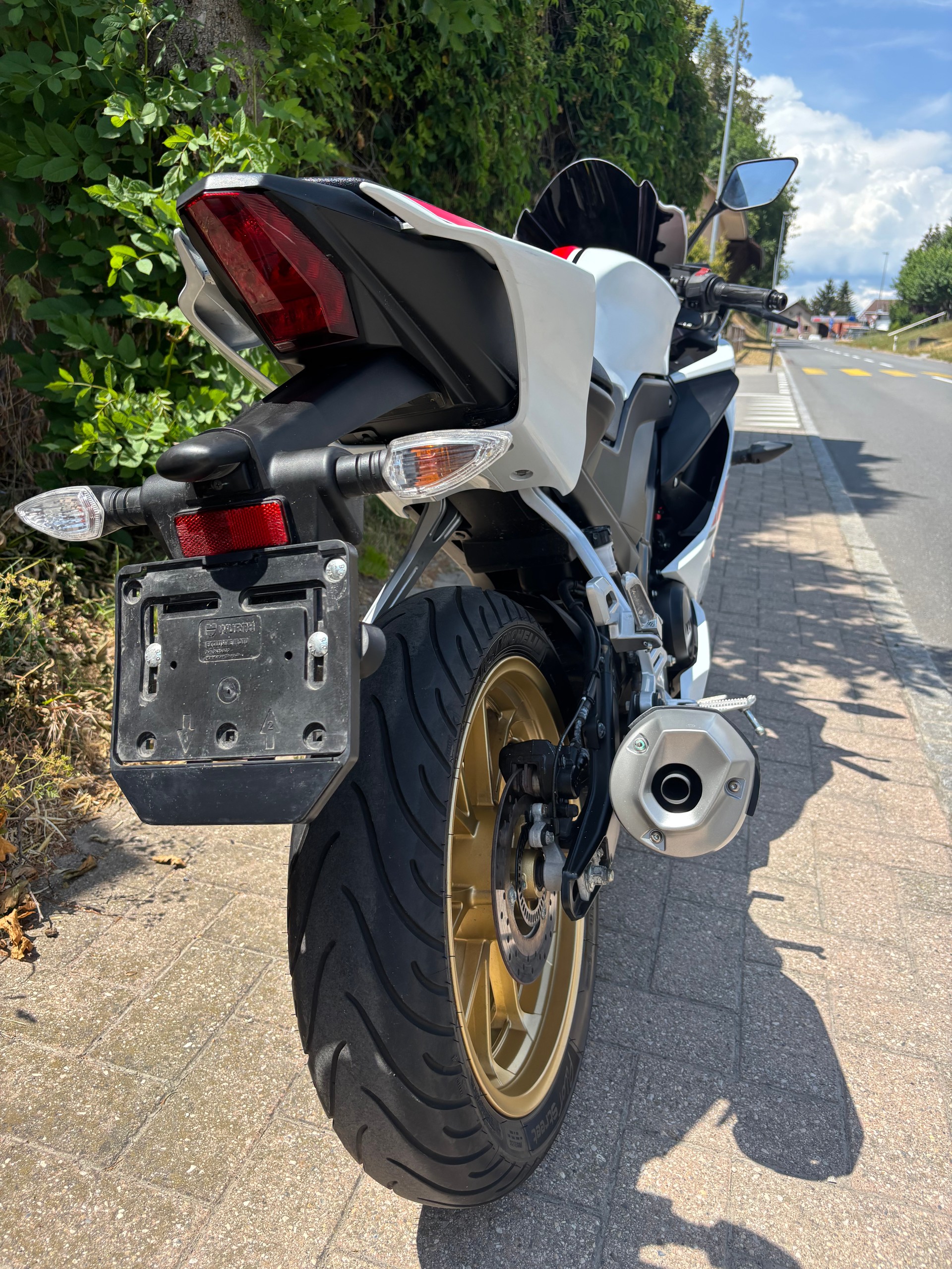 YAMAHA YZF-R 125 World GP 60th-image-7