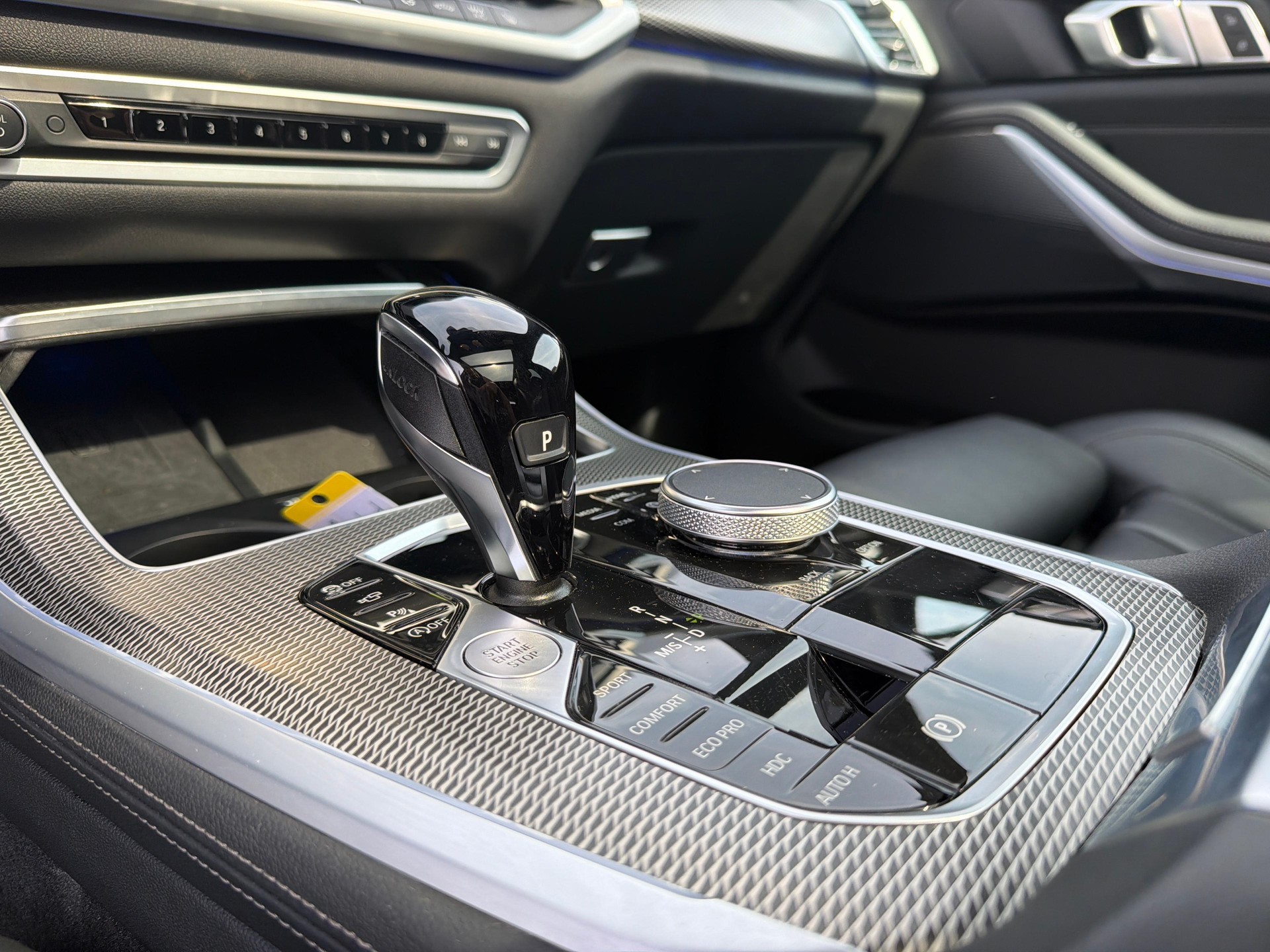 BMW X5 M50i xDrive-image-16