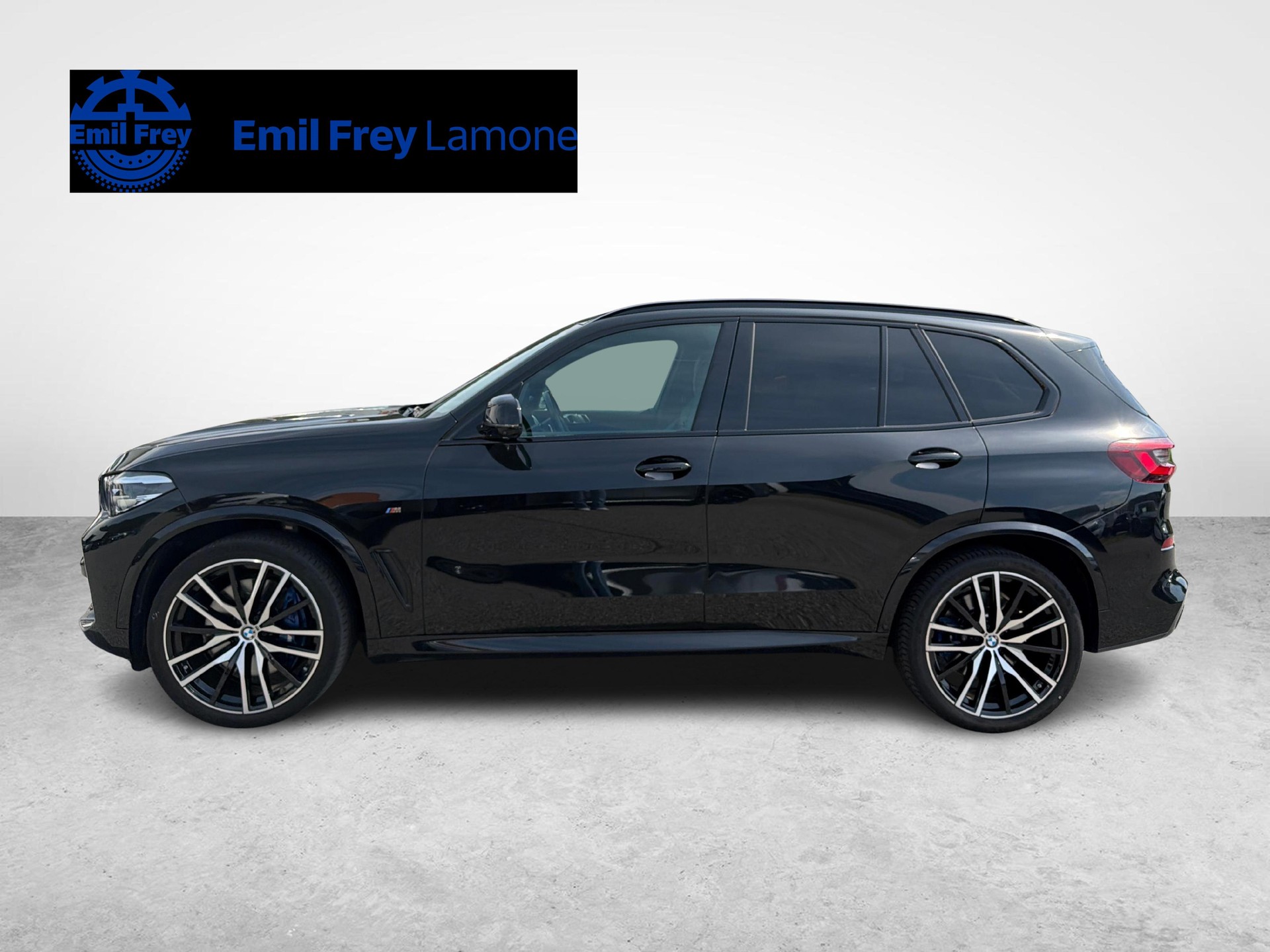 BMW X5 M50i xDrive-showroom-element-2