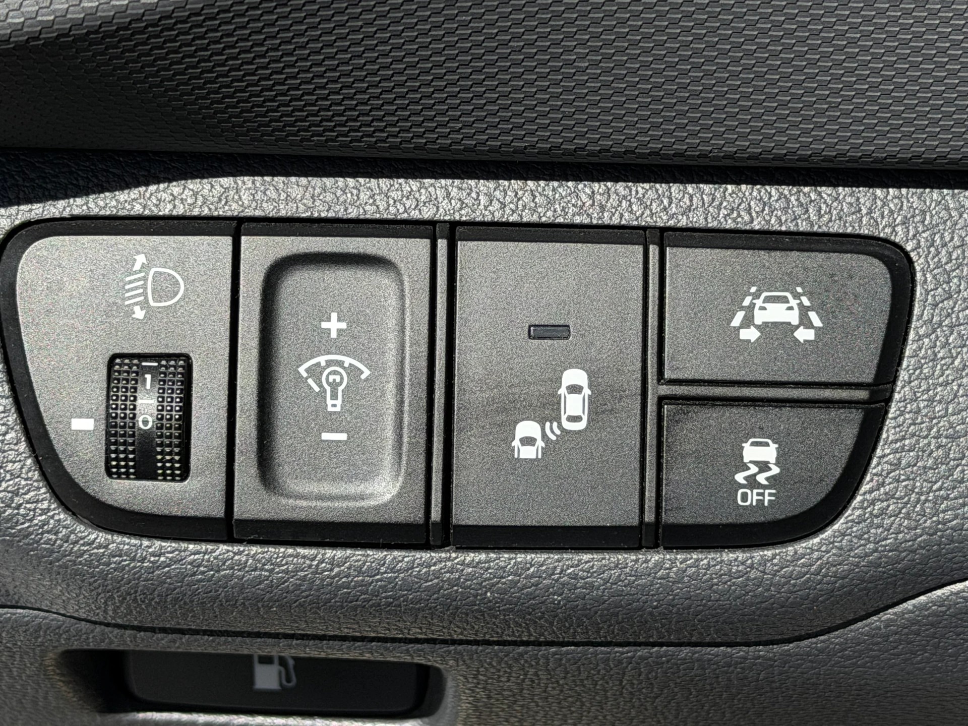 HYUNDAI Ioniq 1.6 GDi HEV Launch Plus DCT | CH-Auto | Frisch MFK | 1-Hand-image-14