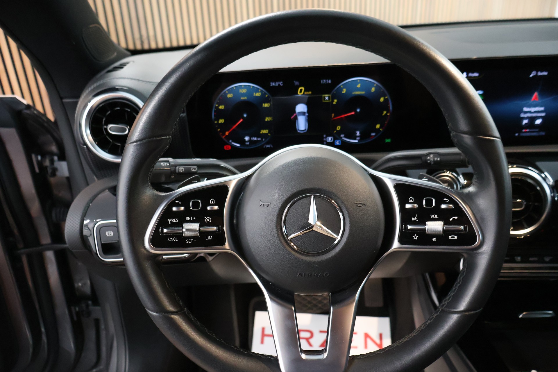 MERCEDES-BENZ CLA Shooting Brake 200 Progressive 7G-DCT-image-23
