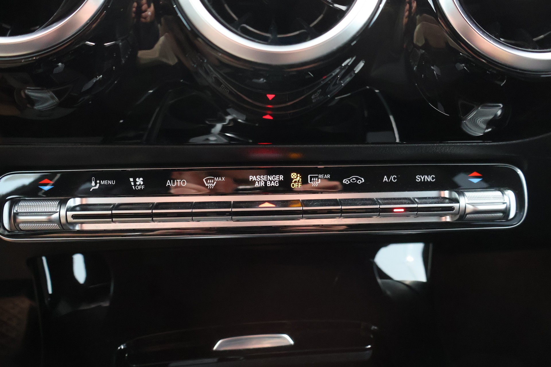 MERCEDES-BENZ CLA Shooting Brake 200 Progressive 7G-DCT-image-21