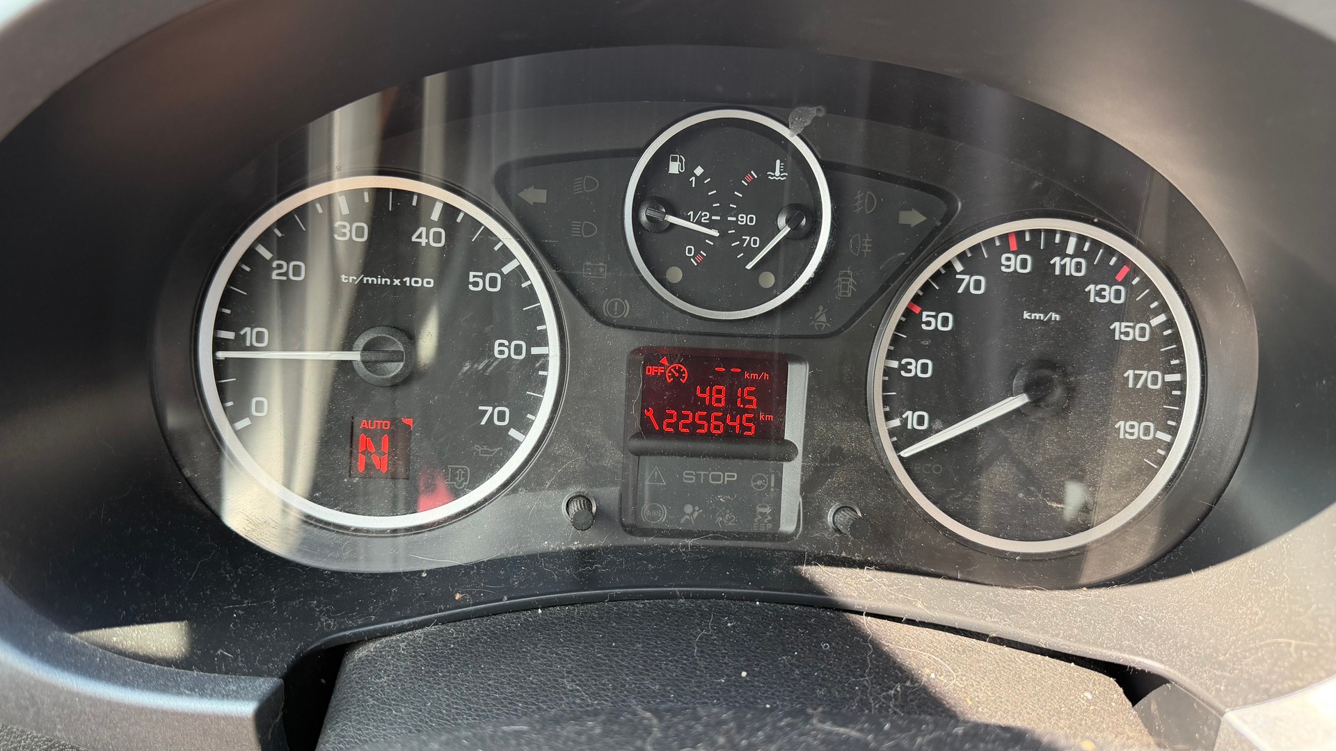 PEUGEOT Partner 1.6 e-HDI Active EGS6-image-15