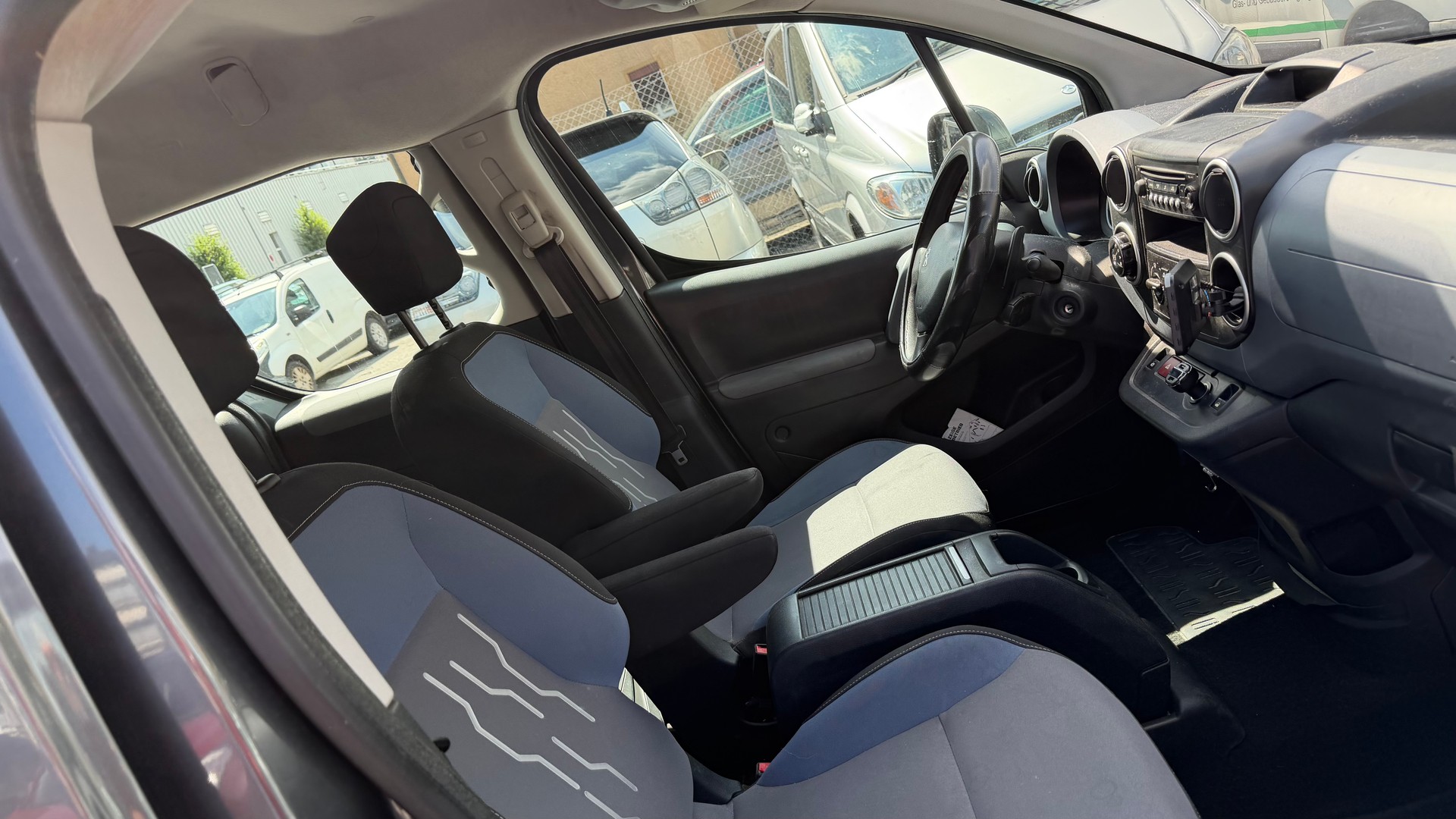 PEUGEOT Partner 1.6 e-HDI Active EGS6-image-5