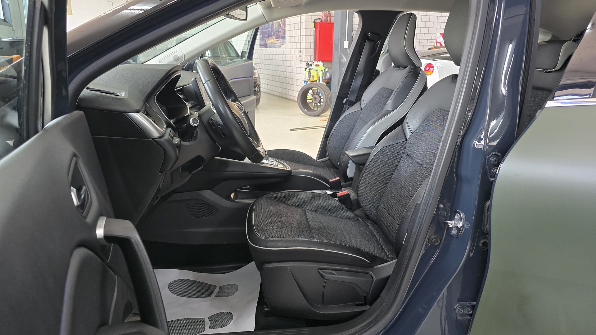 RENAULT Captur 1.5 dCi Intens EDC-image-14