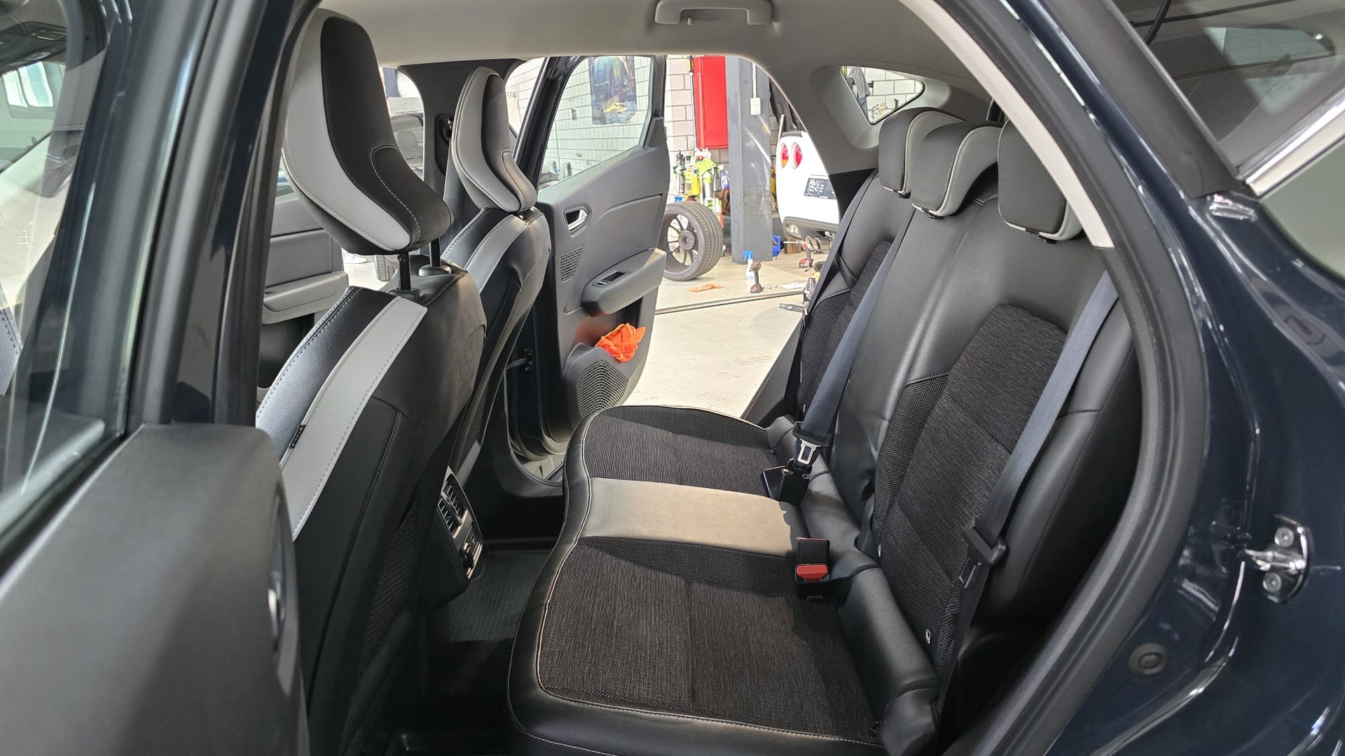 RENAULT Captur 1.5 dCi Intens EDC-image-15