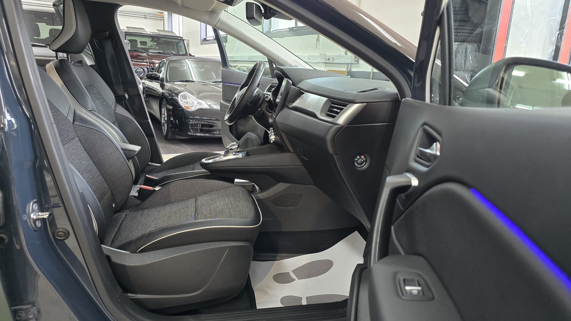 RENAULT Captur 1.5 dCi Intens EDC-image-18