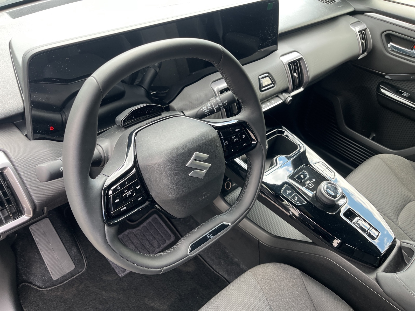 SUZUKI e Vitara Sakura 4x4-image-9