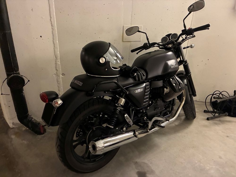MOTO GUZZI V7 II Stone 750 A-image-1