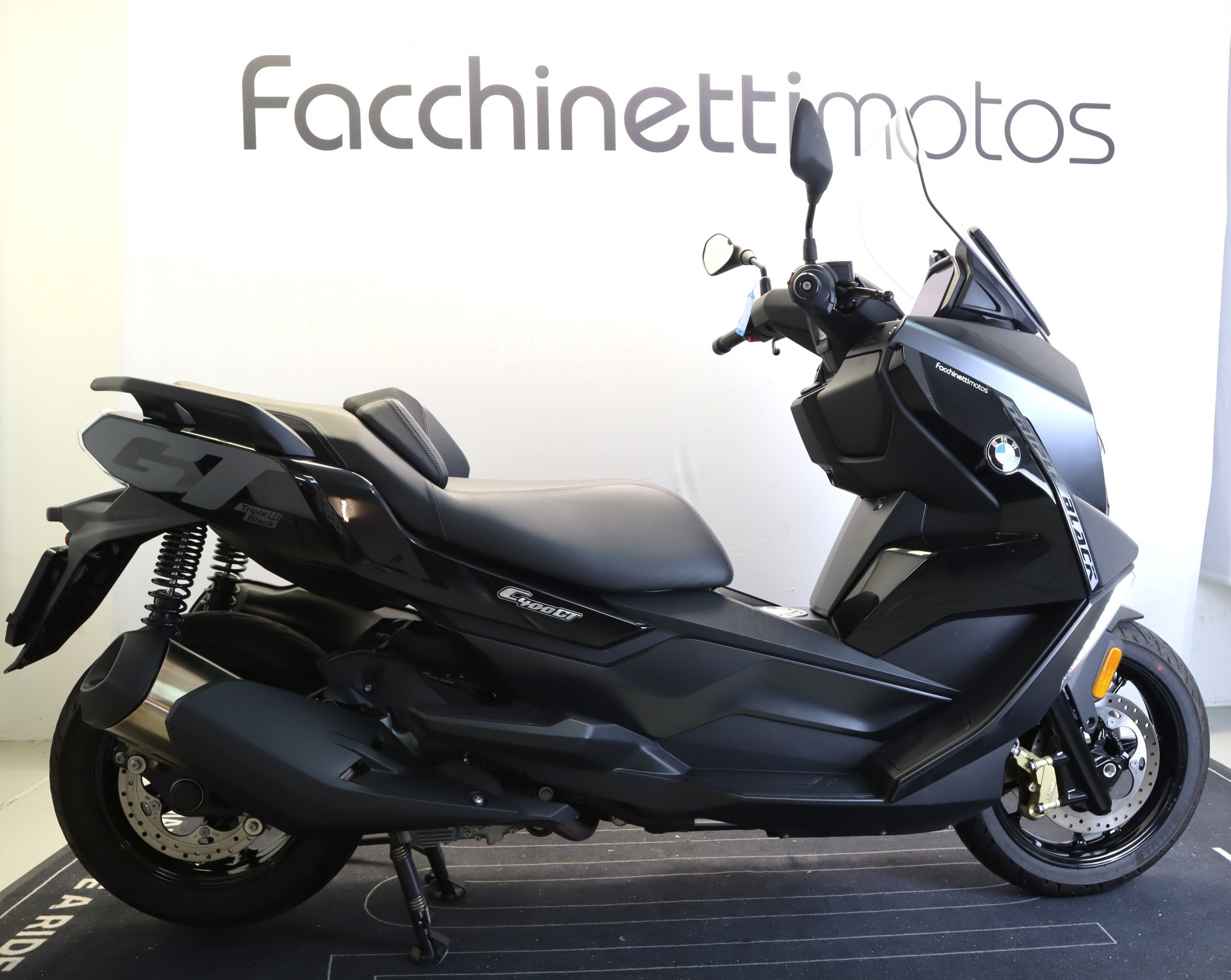 BMW C 400 GT Triple Black-image-0