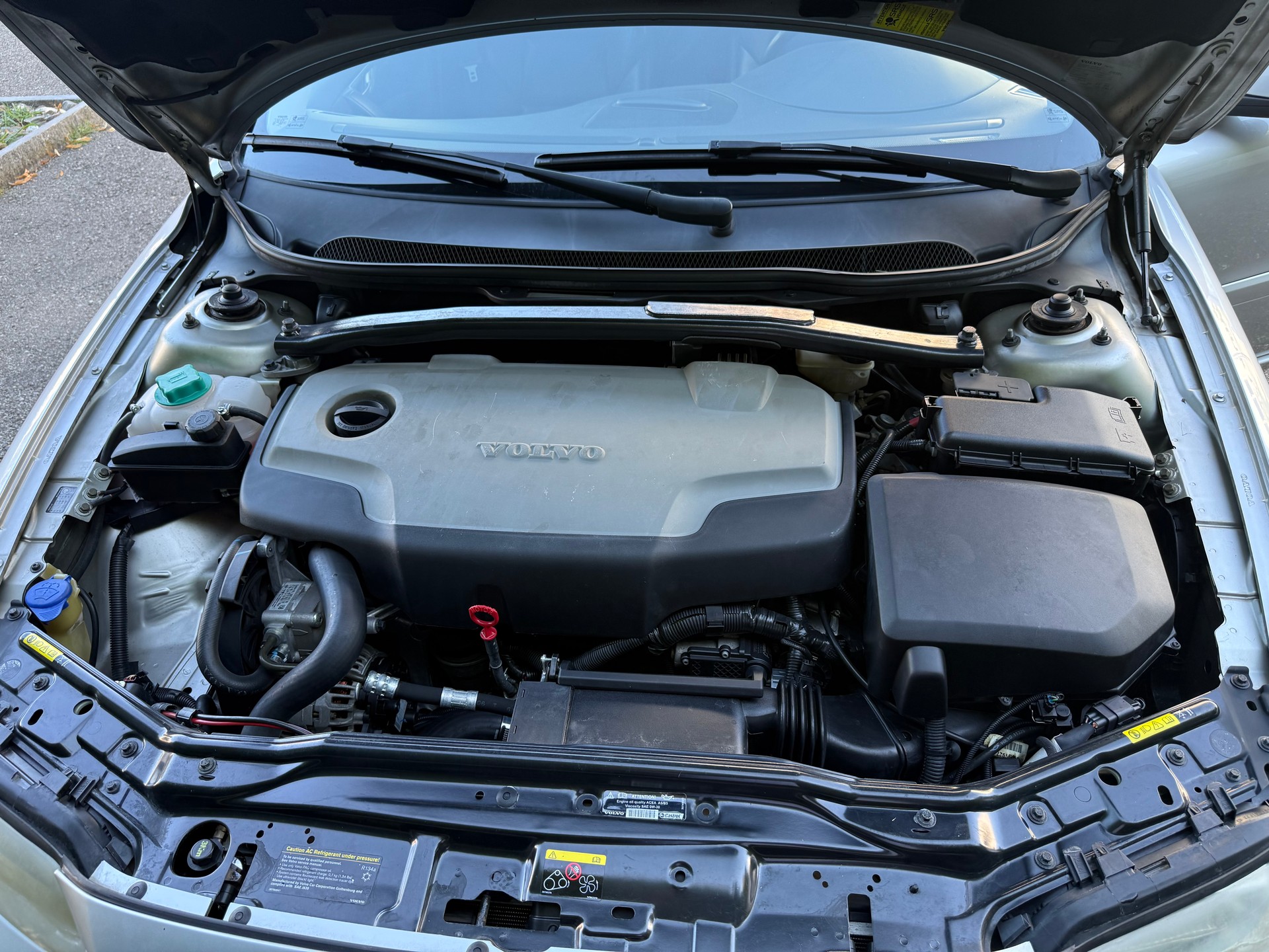 VOLVO V70 D5 AWD Summum-image-12