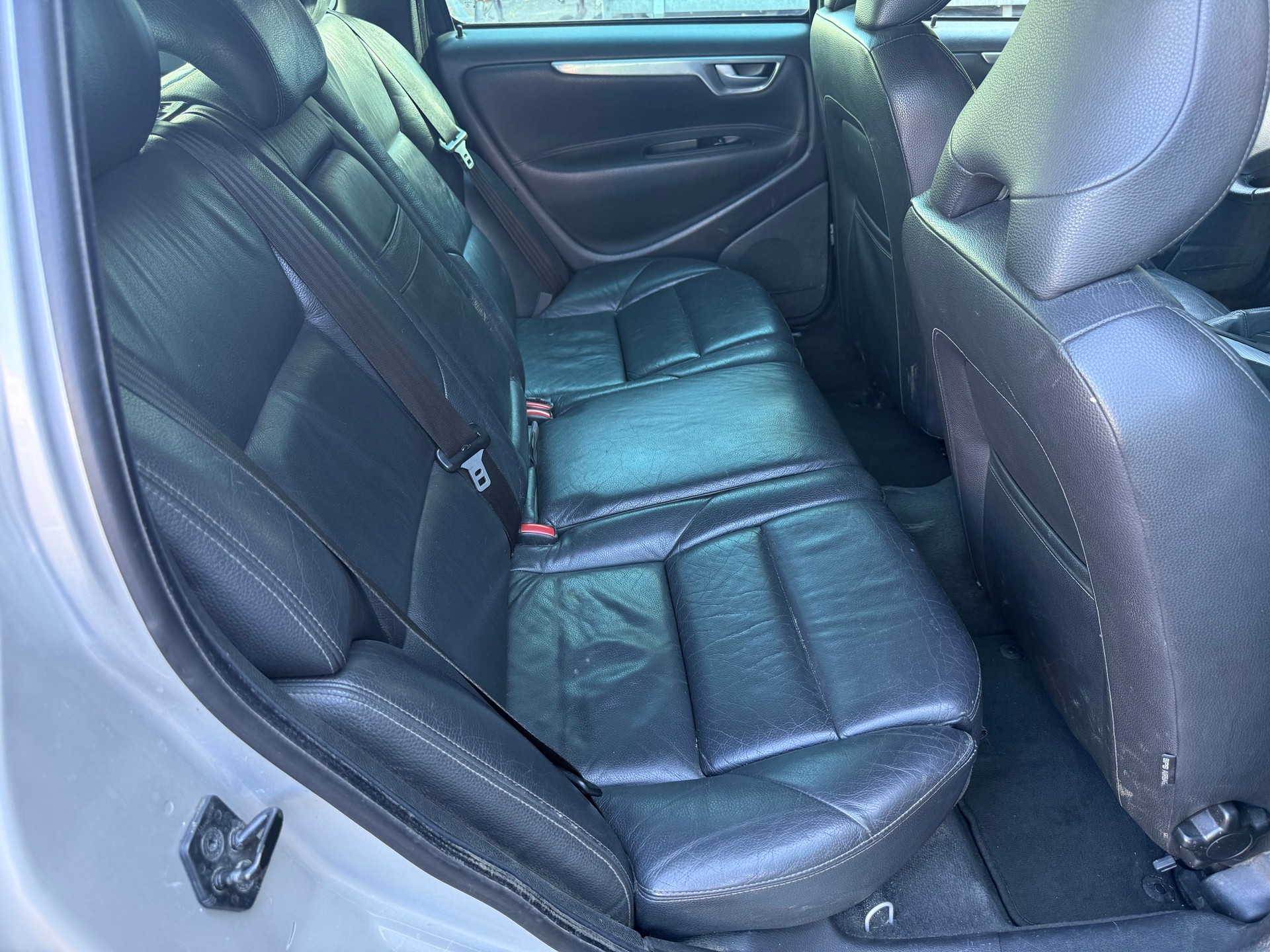 VOLVO V70 D5 AWD Summum-image-10