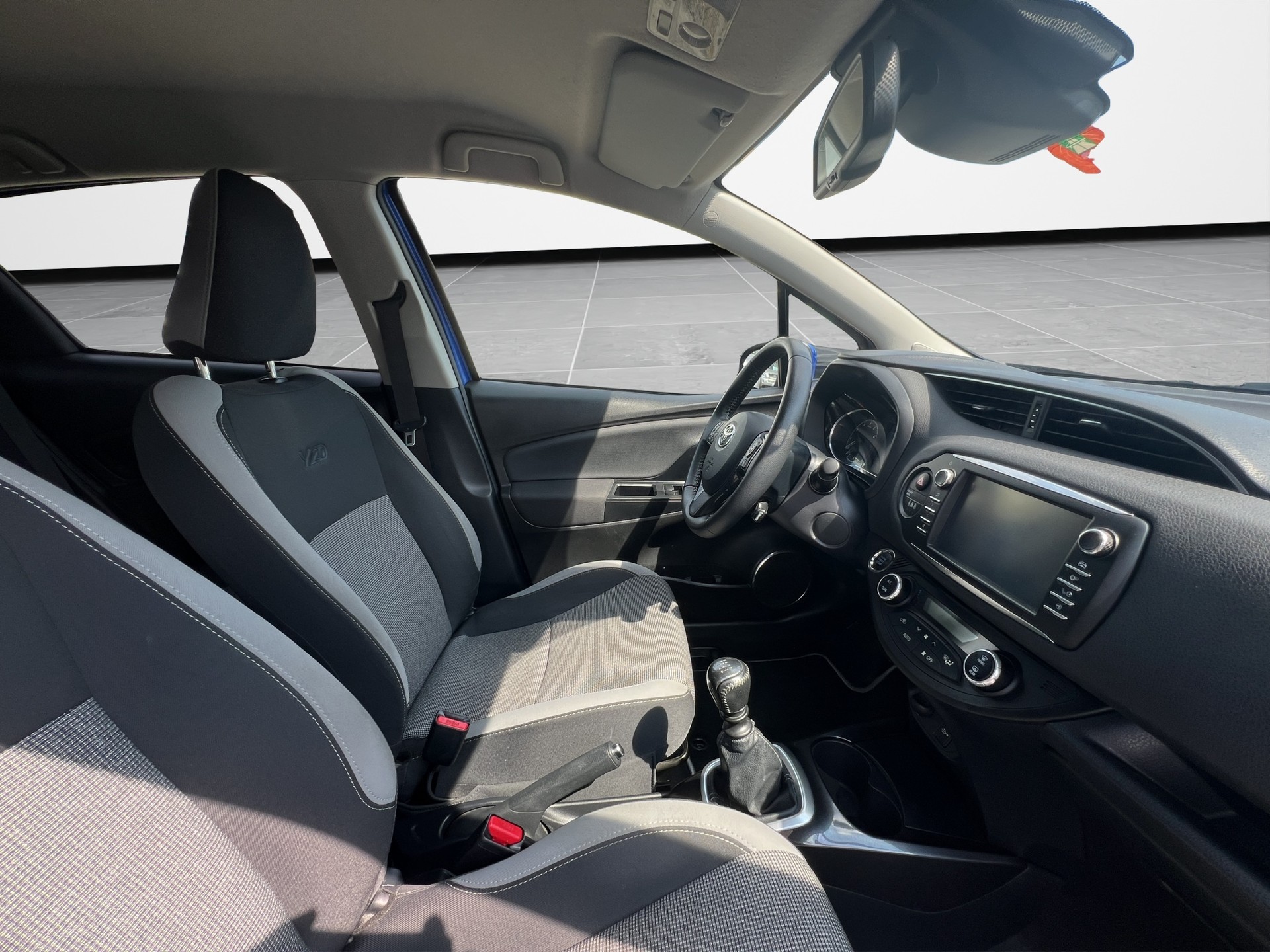 TOYOTA Yaris 1.5 Y20-image-13