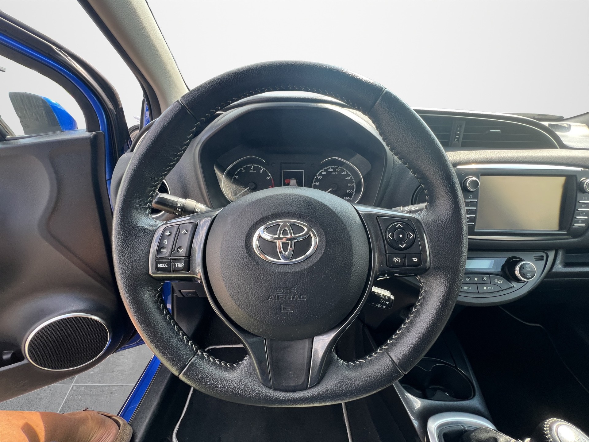 TOYOTA Yaris 1.5 Y20-image-9